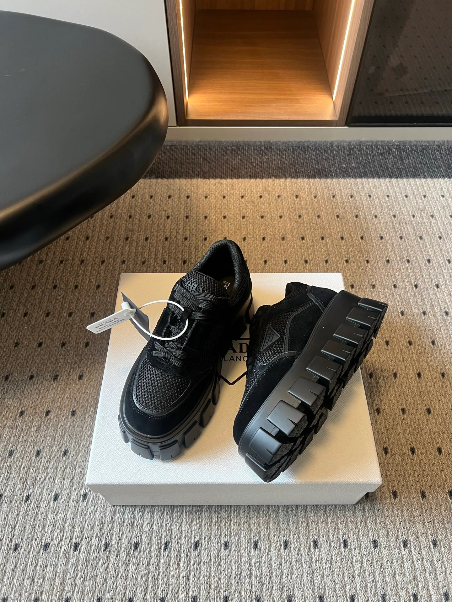 Кроссовки Женские Prada 17961573