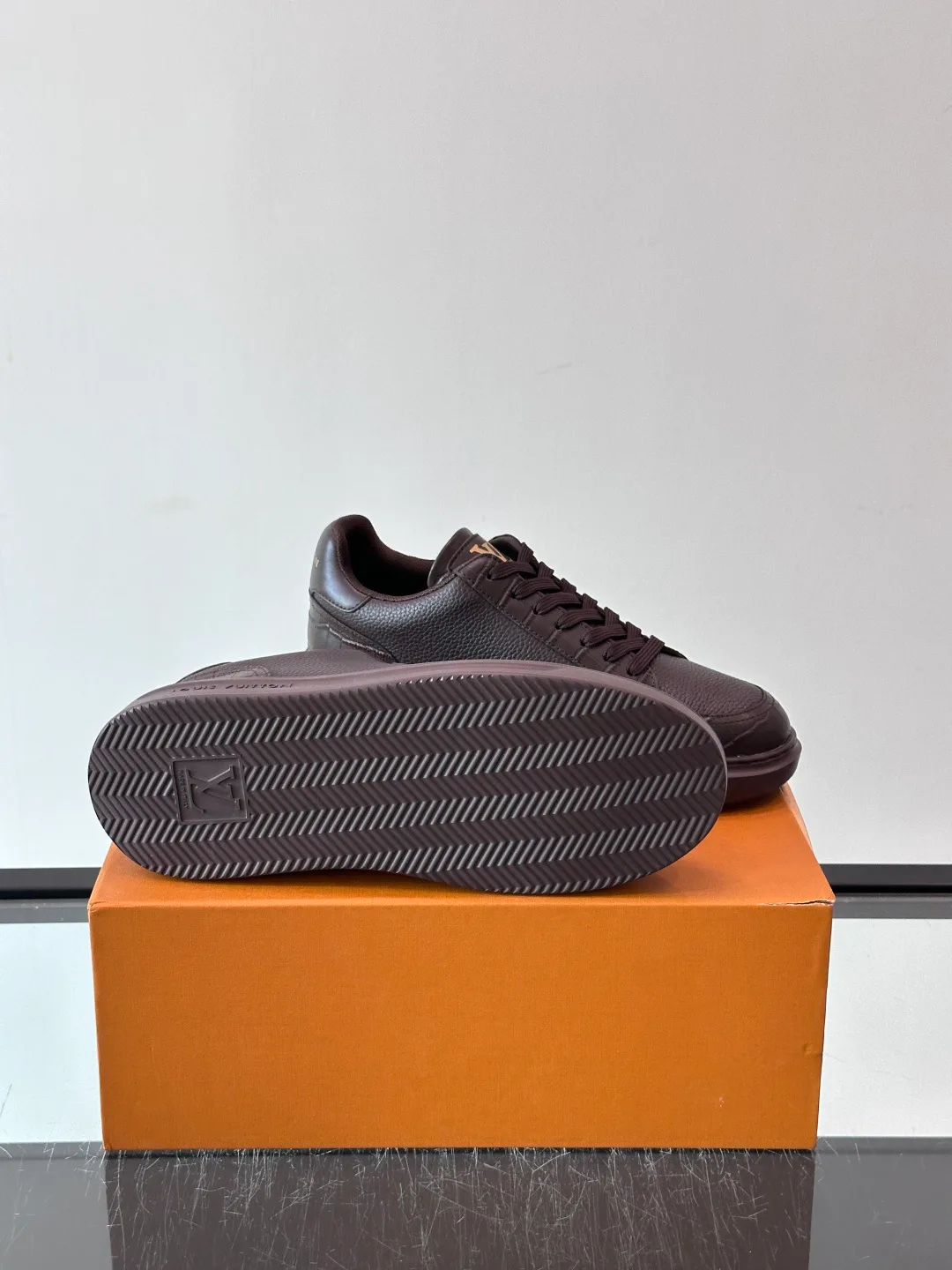 Кроссовки Женские Louis Vuitton 18400575