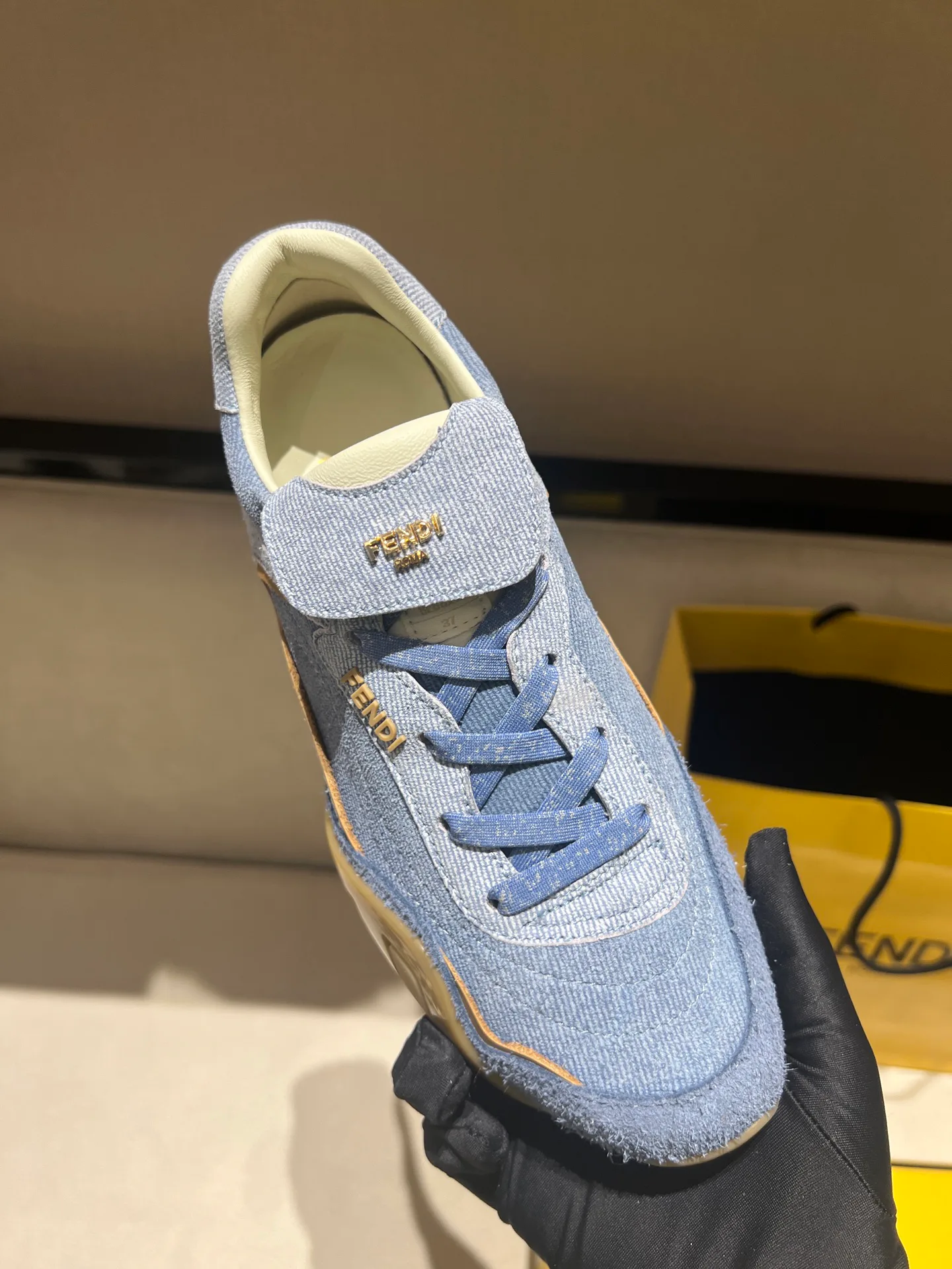 Кроссовки Женские Fendi 18020719