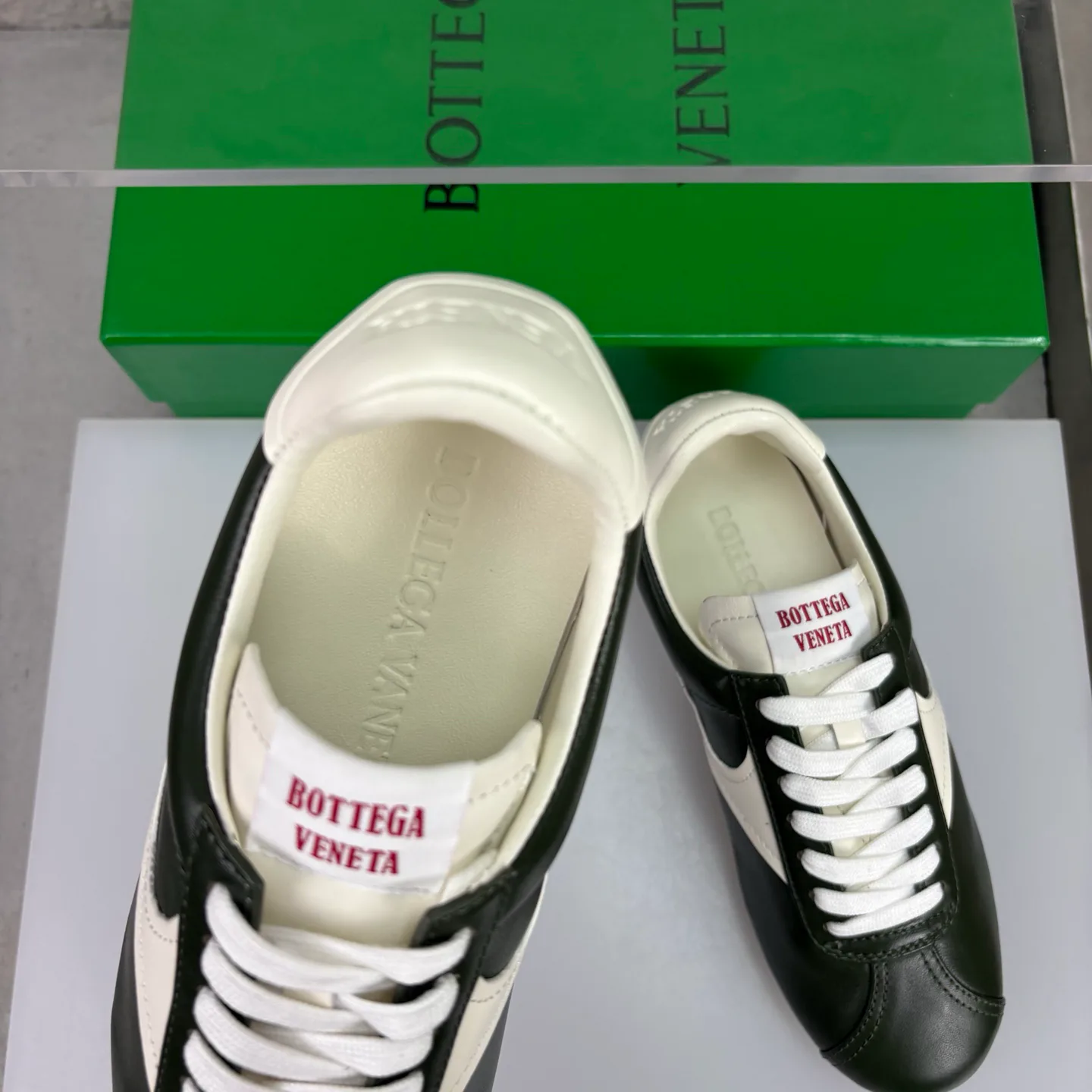 Кроссовки Женские Bottega Veneta 18351657