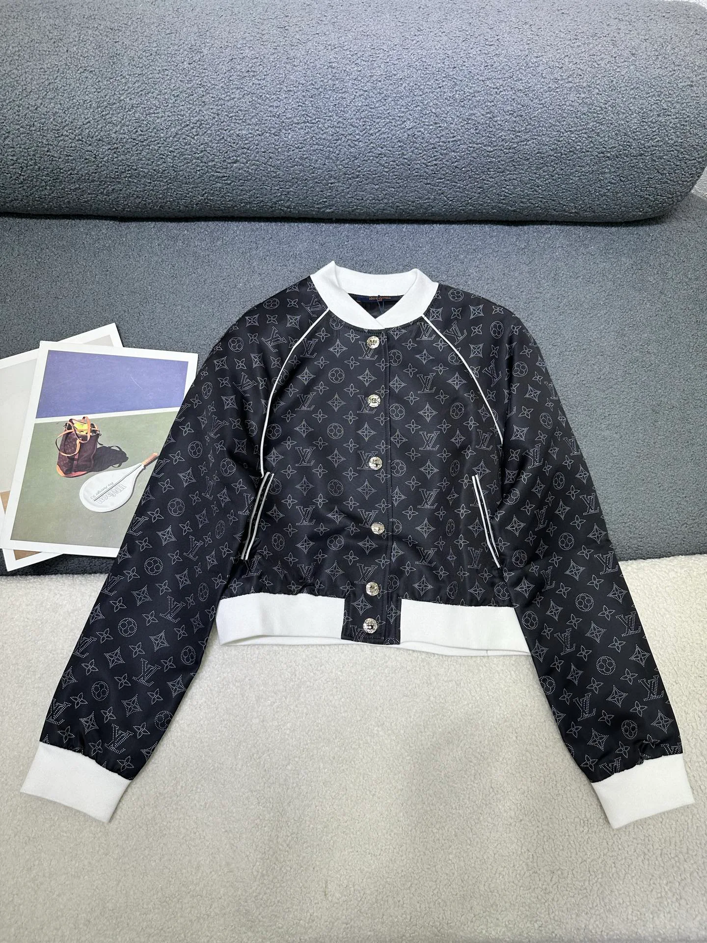 Куртки И Пуховики Женские Louis Vuitton 18396732