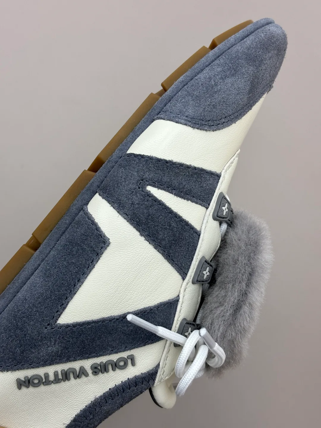 Кроссовки Женские Louis Vuitton 18006202