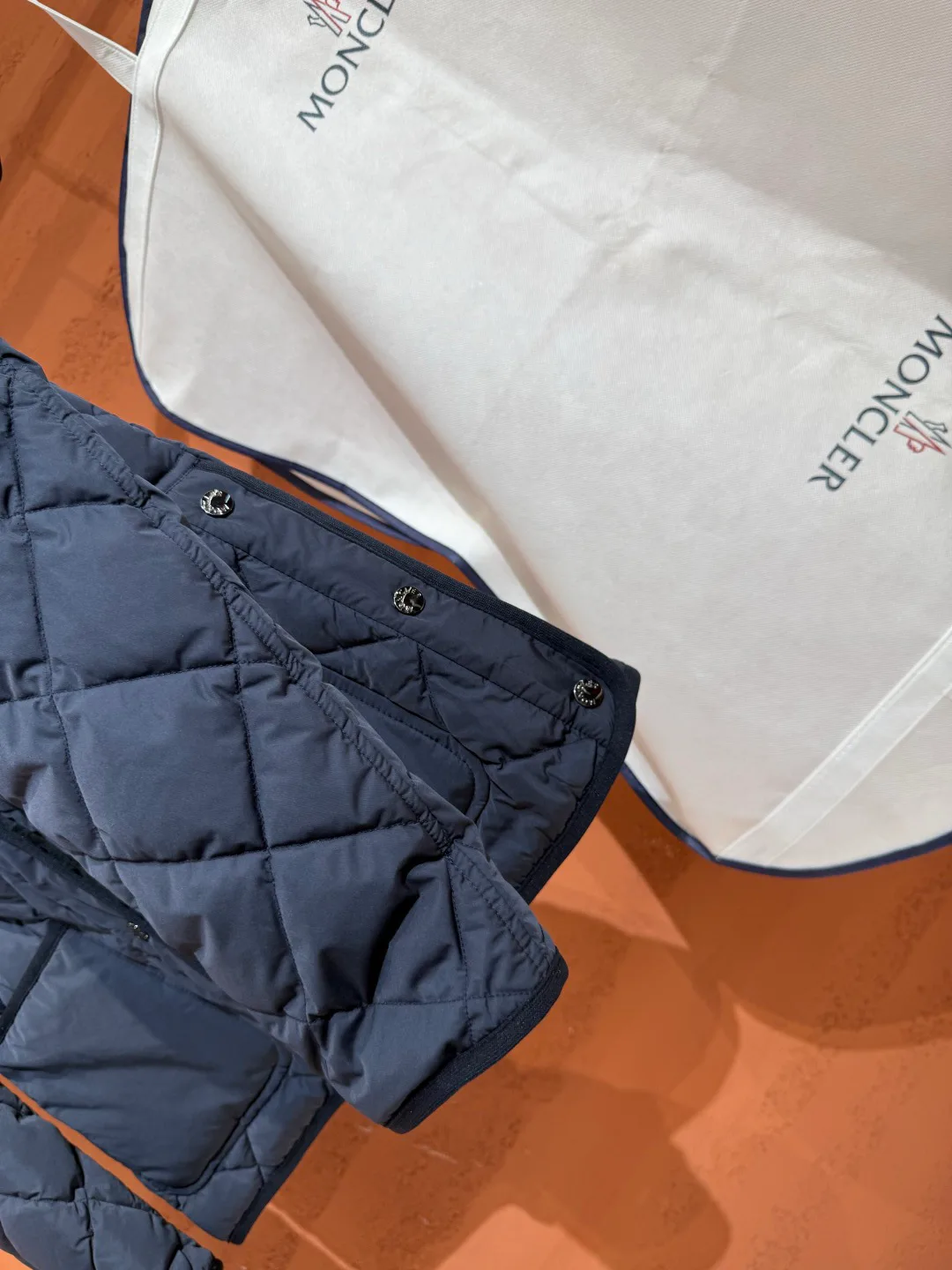 Куртки И Пуховики Женские Moncler 18387743