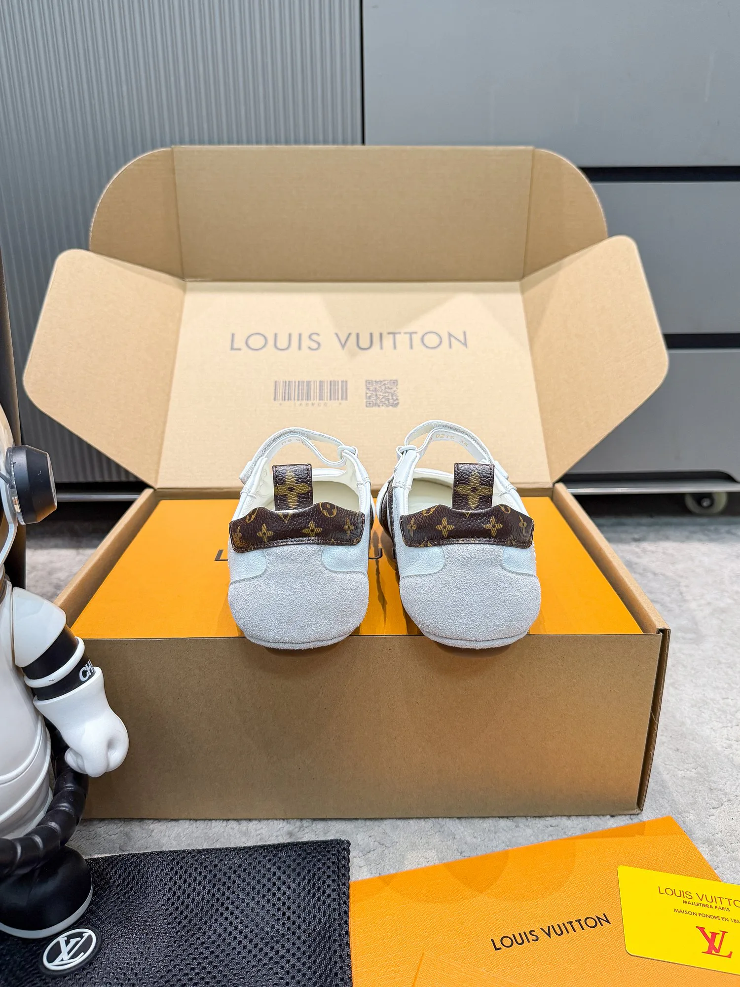 Кроссовки Женские Louis Vuitton 19043351