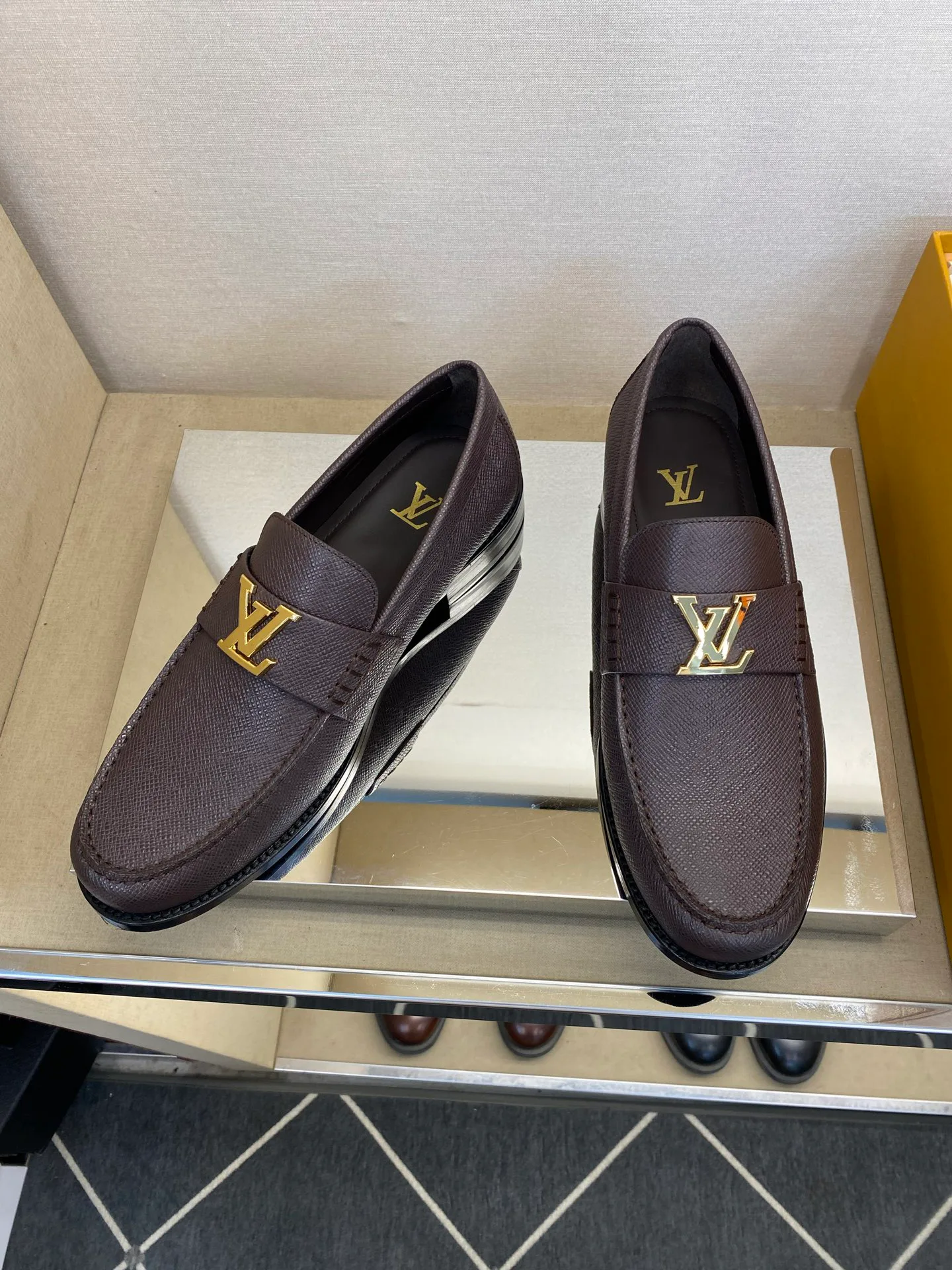 Лоферы И Туфли Мужские Louis Vuitton 18079127