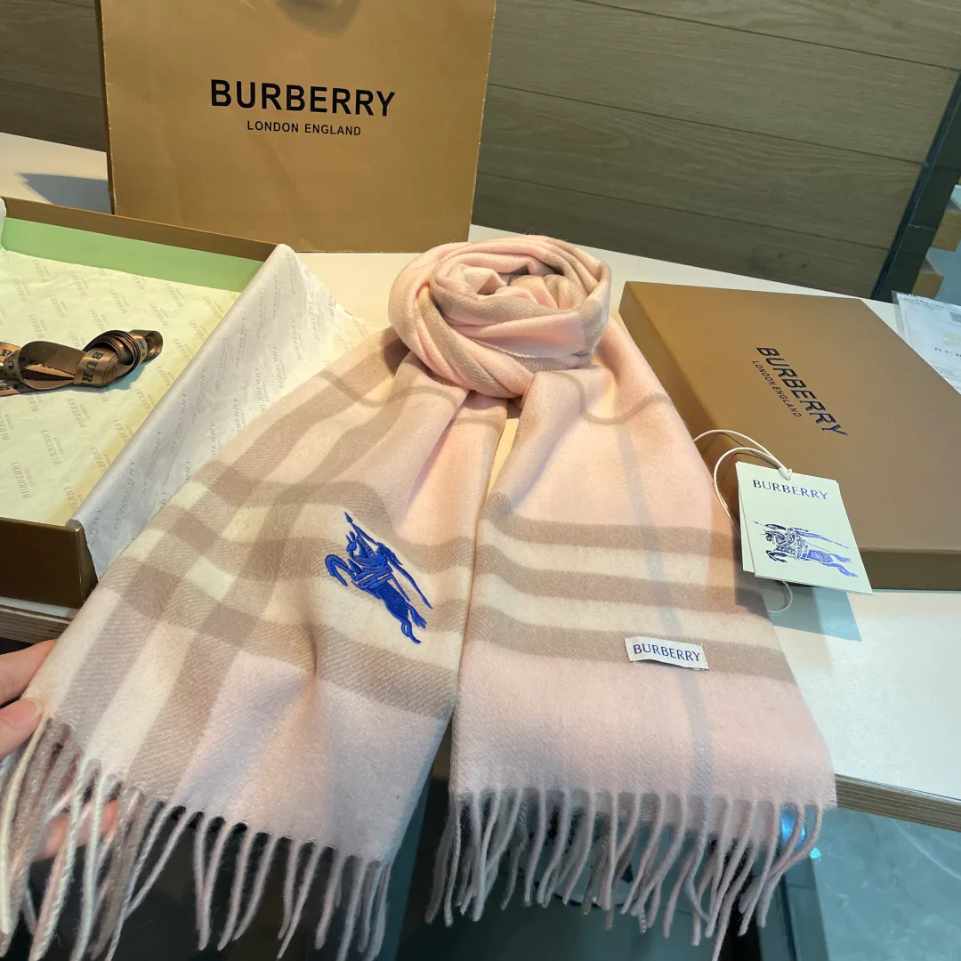 Шарфы Burberry 18449890