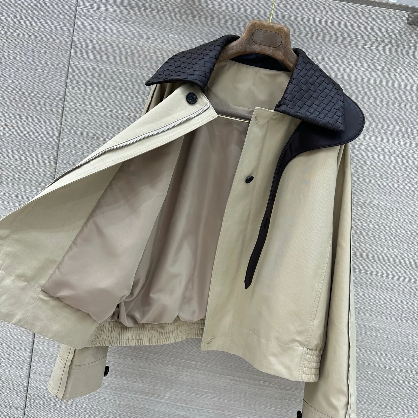 Куртки И Пуховики Женские Bottega Veneta 18429159