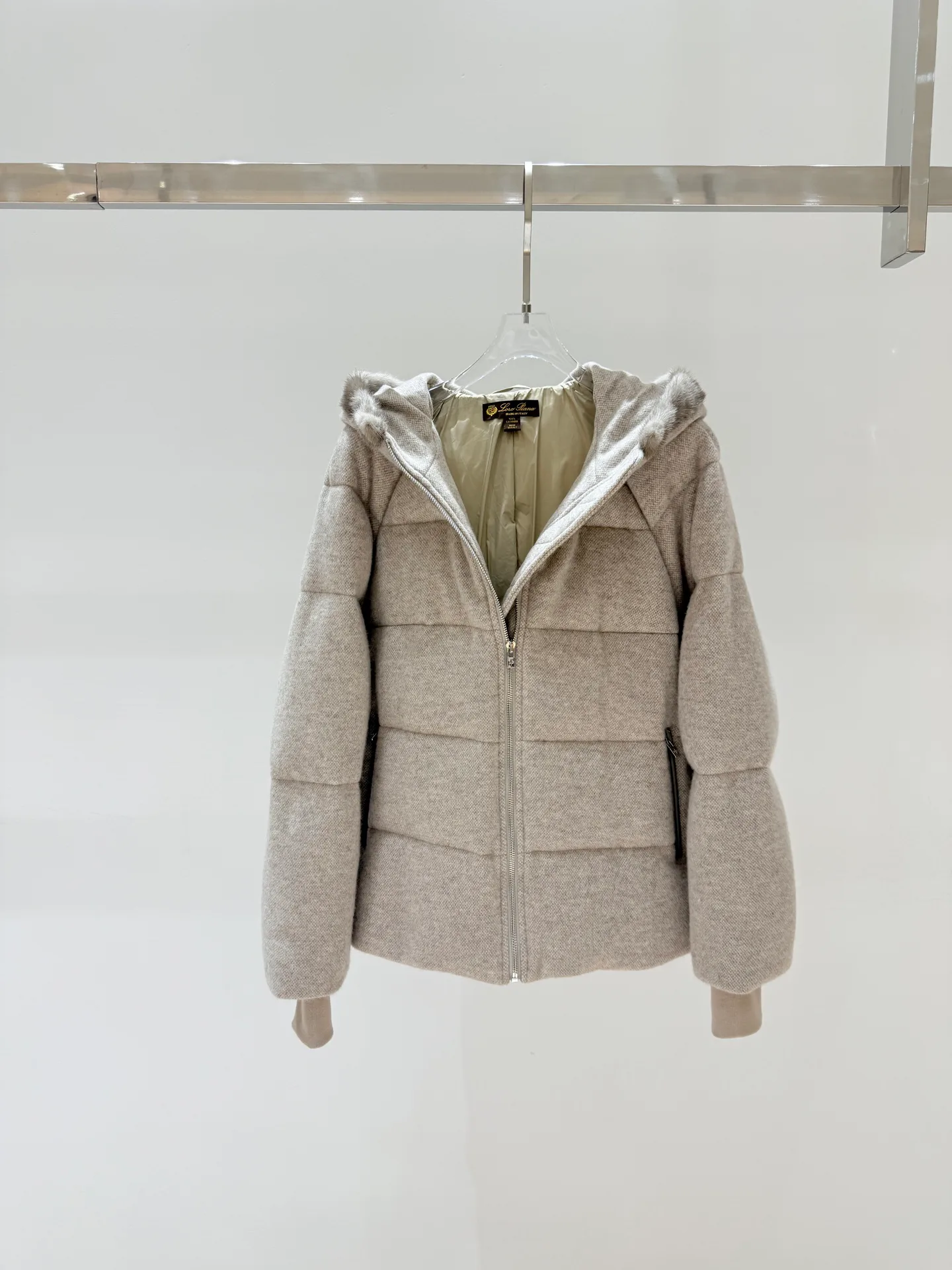 Куртки И Пуховики Женские Loro Piana 18082729