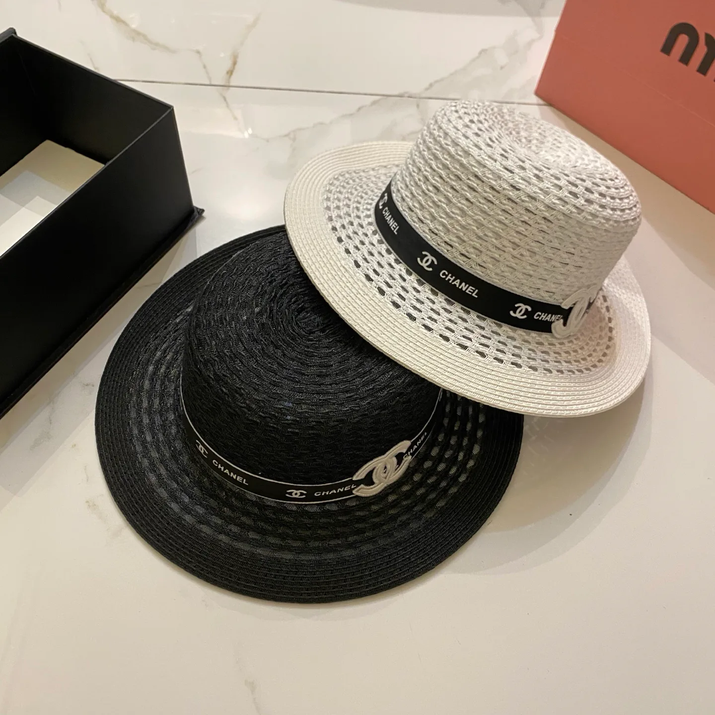 Головные Уборы Chanel 17498282