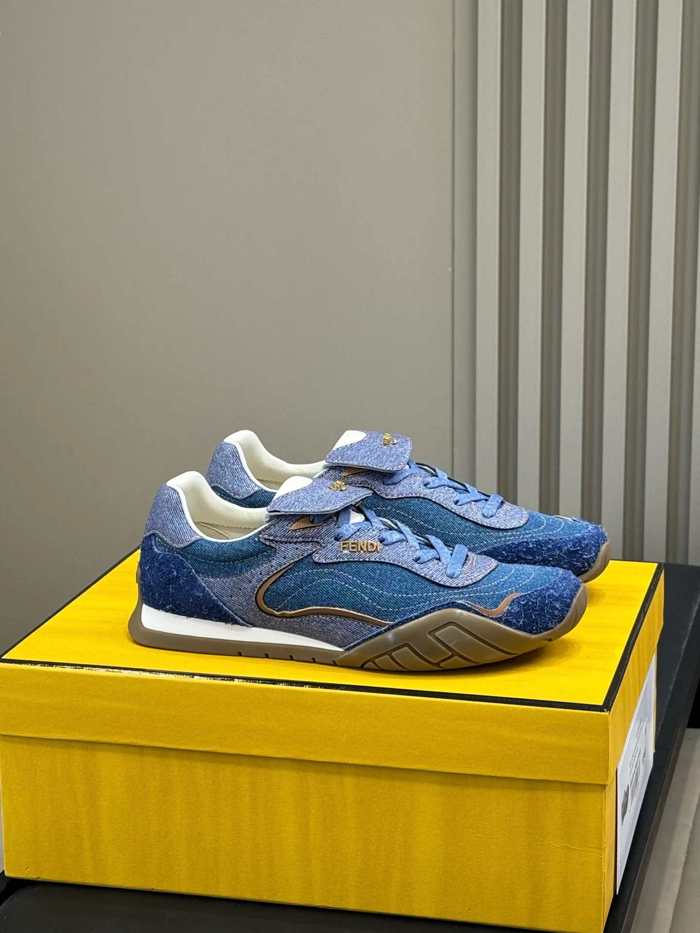 Кроссовки Женские Fendi 353148