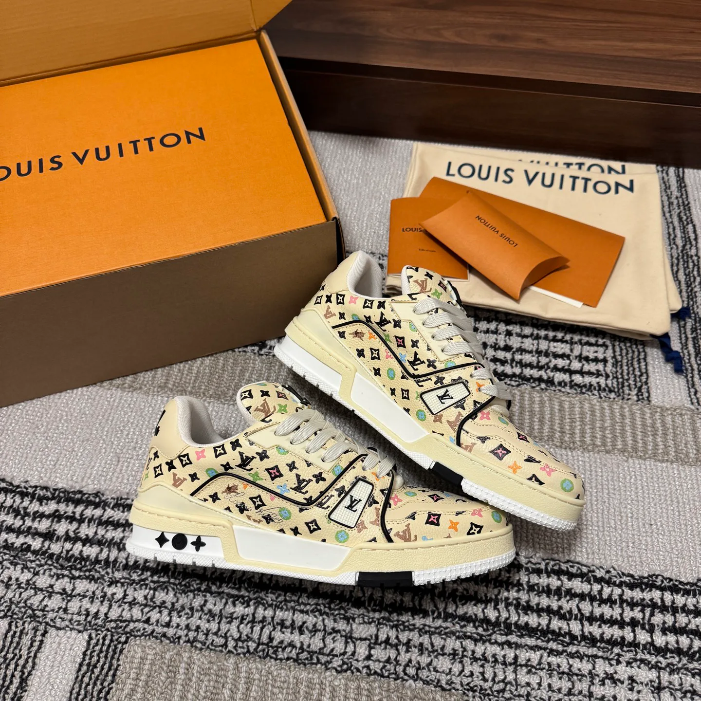 Кроссовки Женские Louis Vuitton 1546791