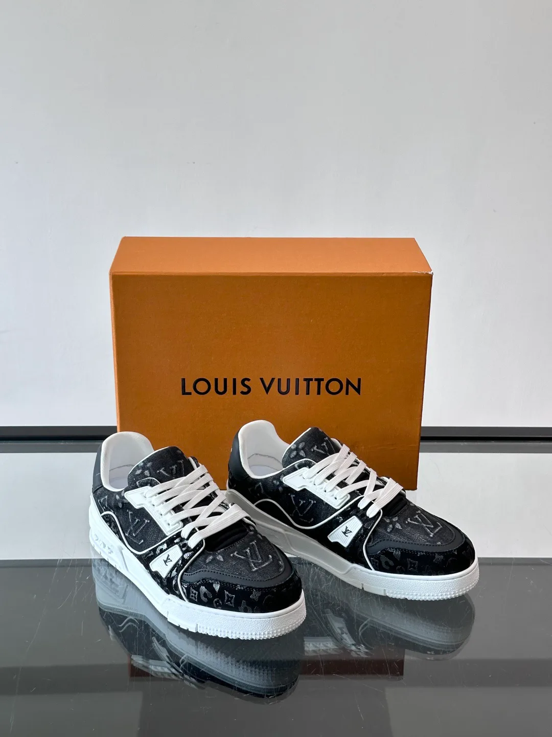Кроссовки Мужские Louis Vuitton 17466869