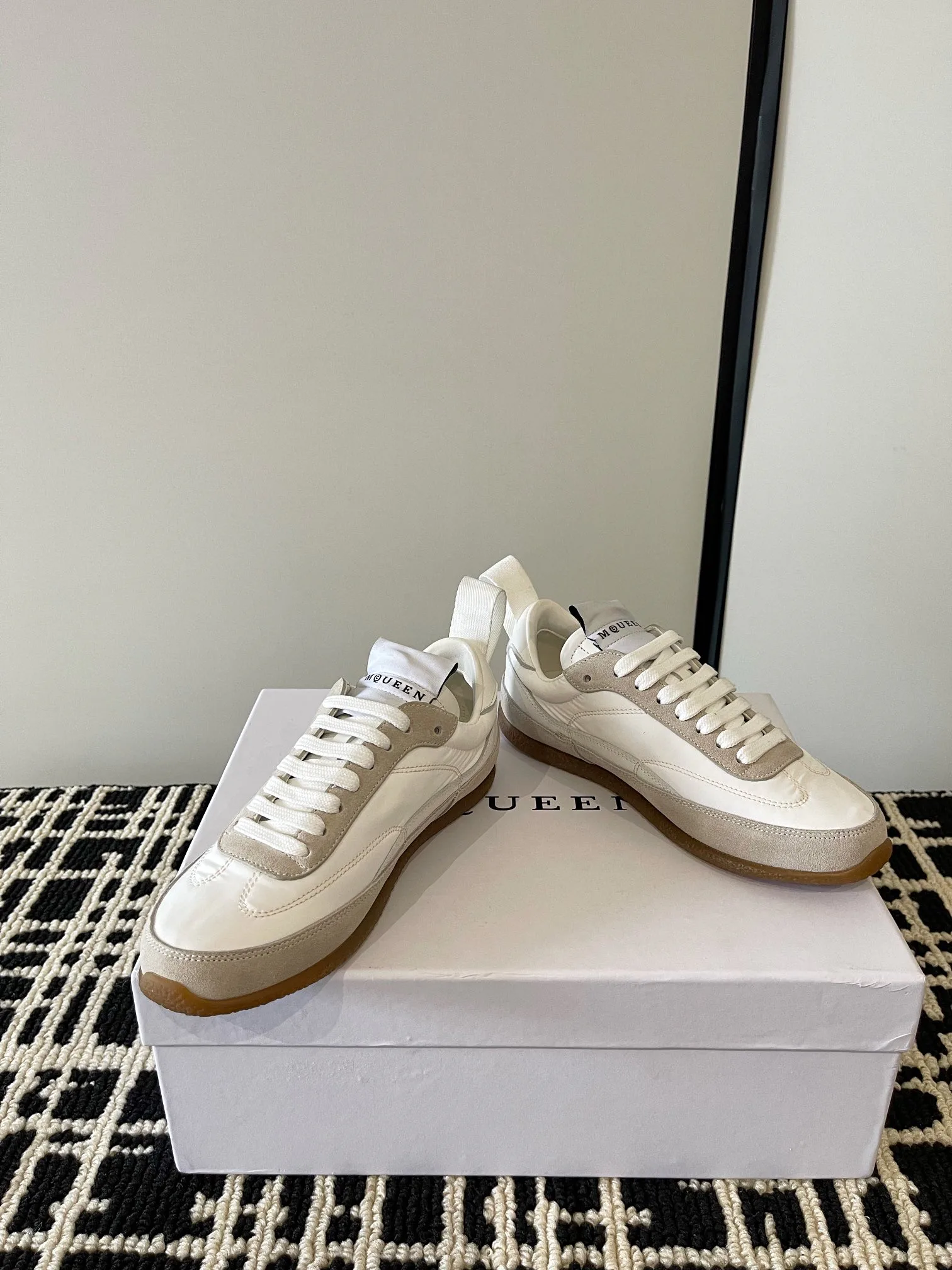 Кроссовки Женские Alexander Mcqueen 10654956