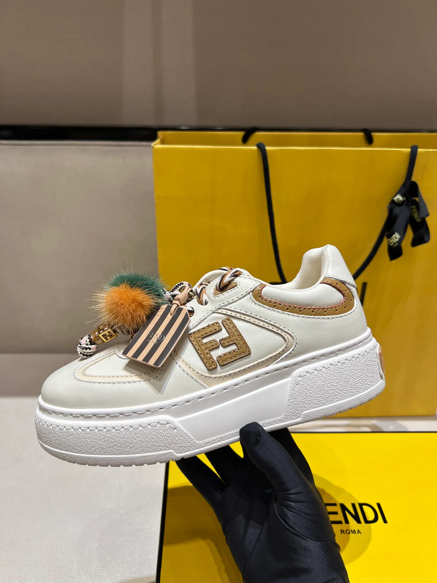 Кроссовки Женские Fendi 18020641