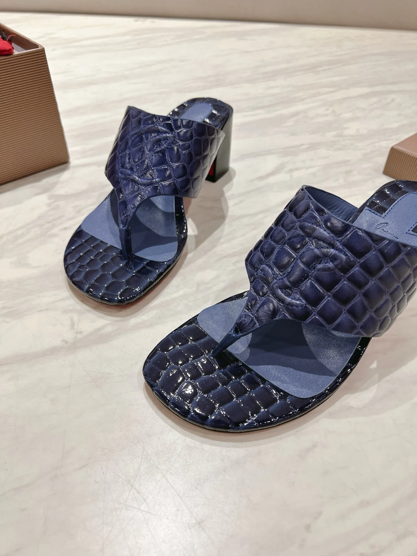 Босоножки Женские Christian Louboutin 35782