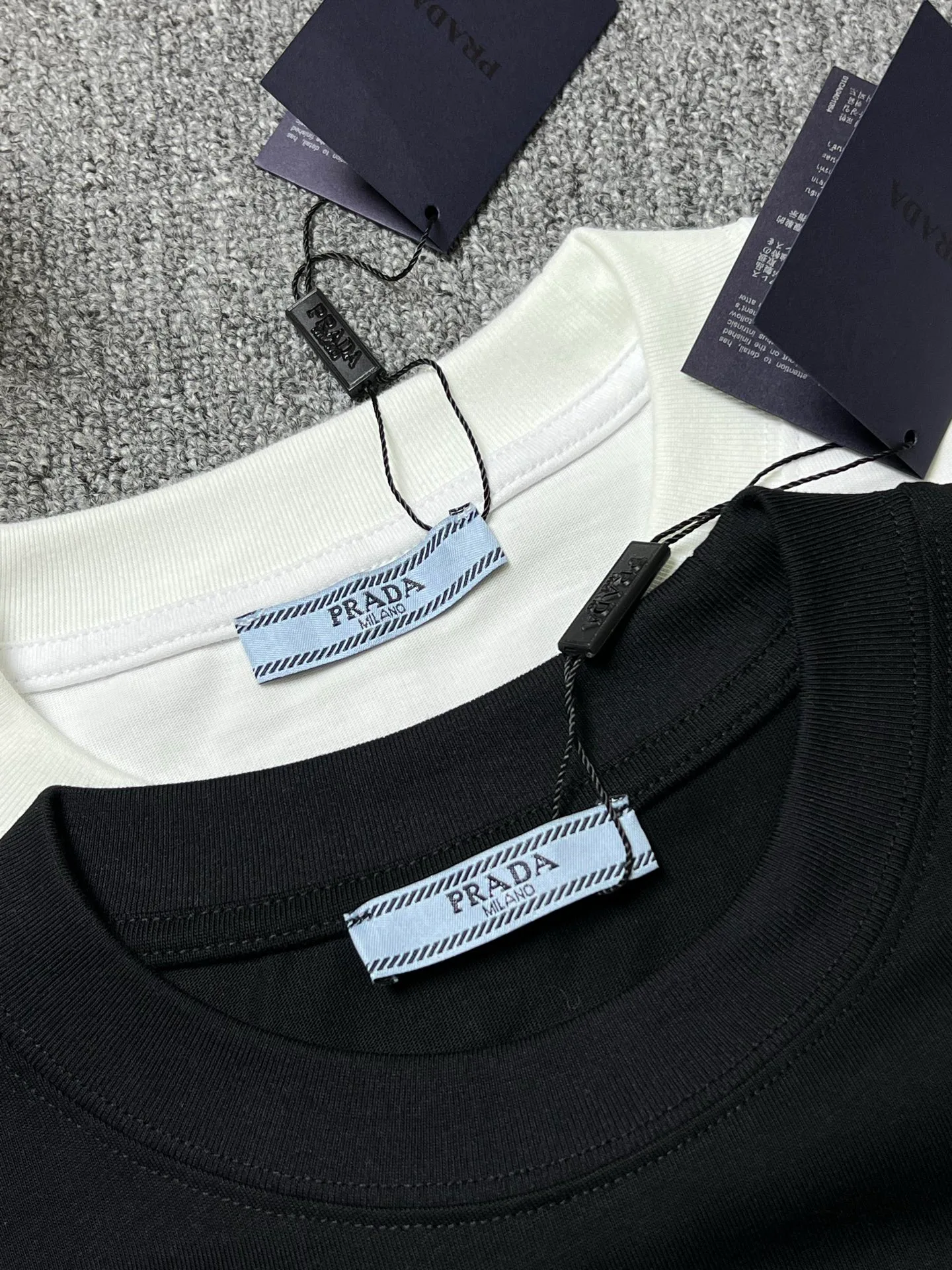 Футболки Женские Prada 11385620