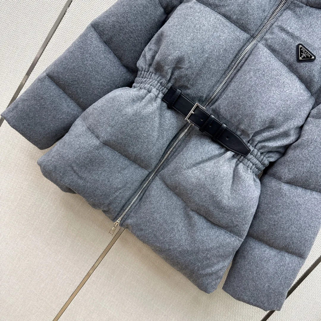 Куртки И Пуховики Женские Prada 18629386