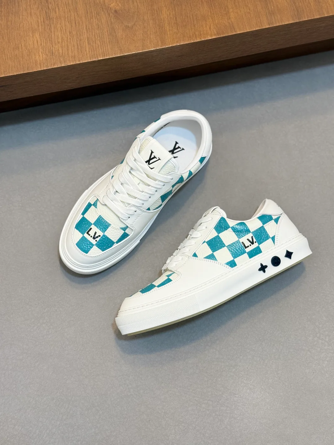 Кроссовки Мужские Louis Vuitton 17447612