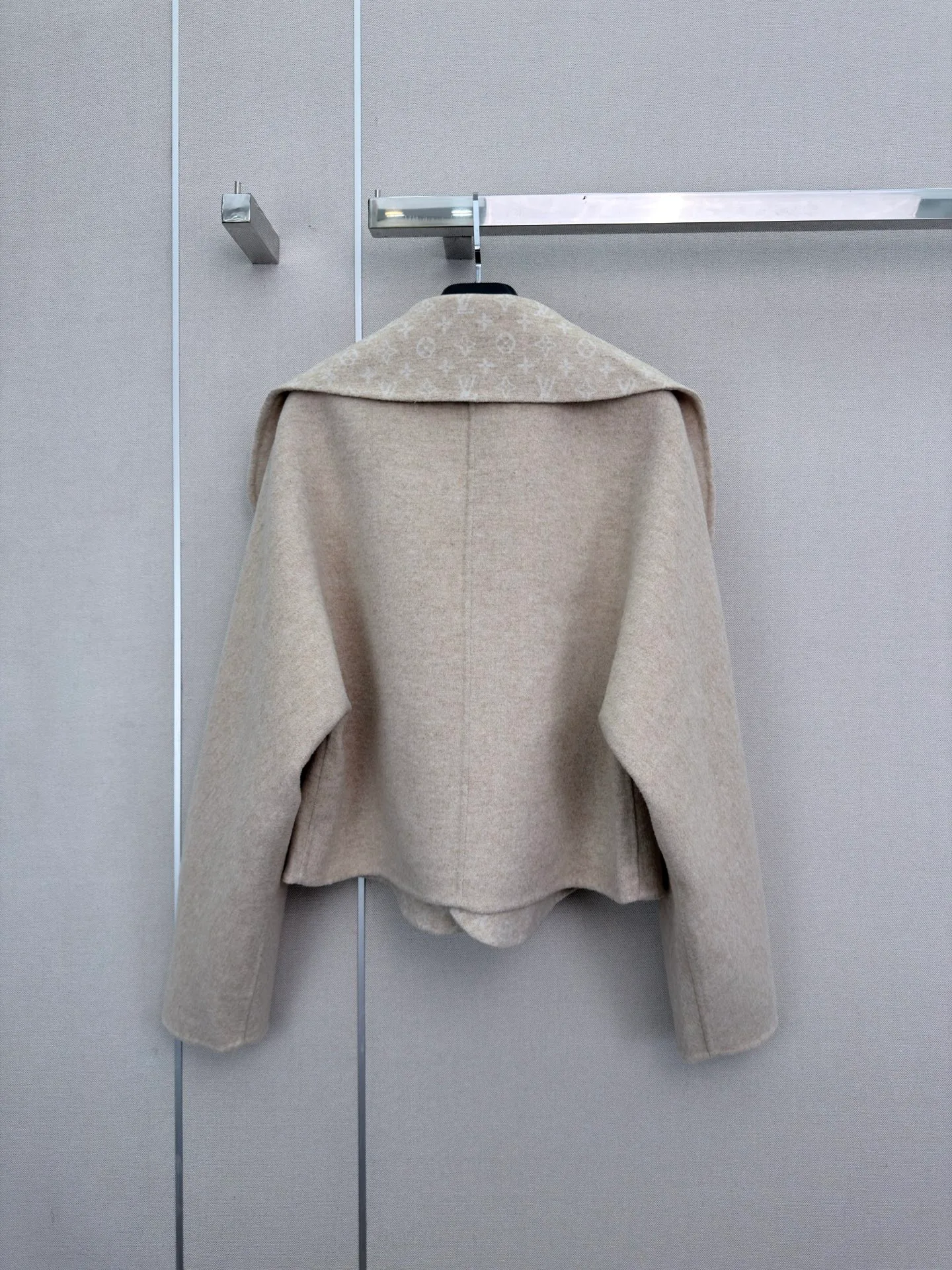 Пальто Женские Louis Vuitton 18506406