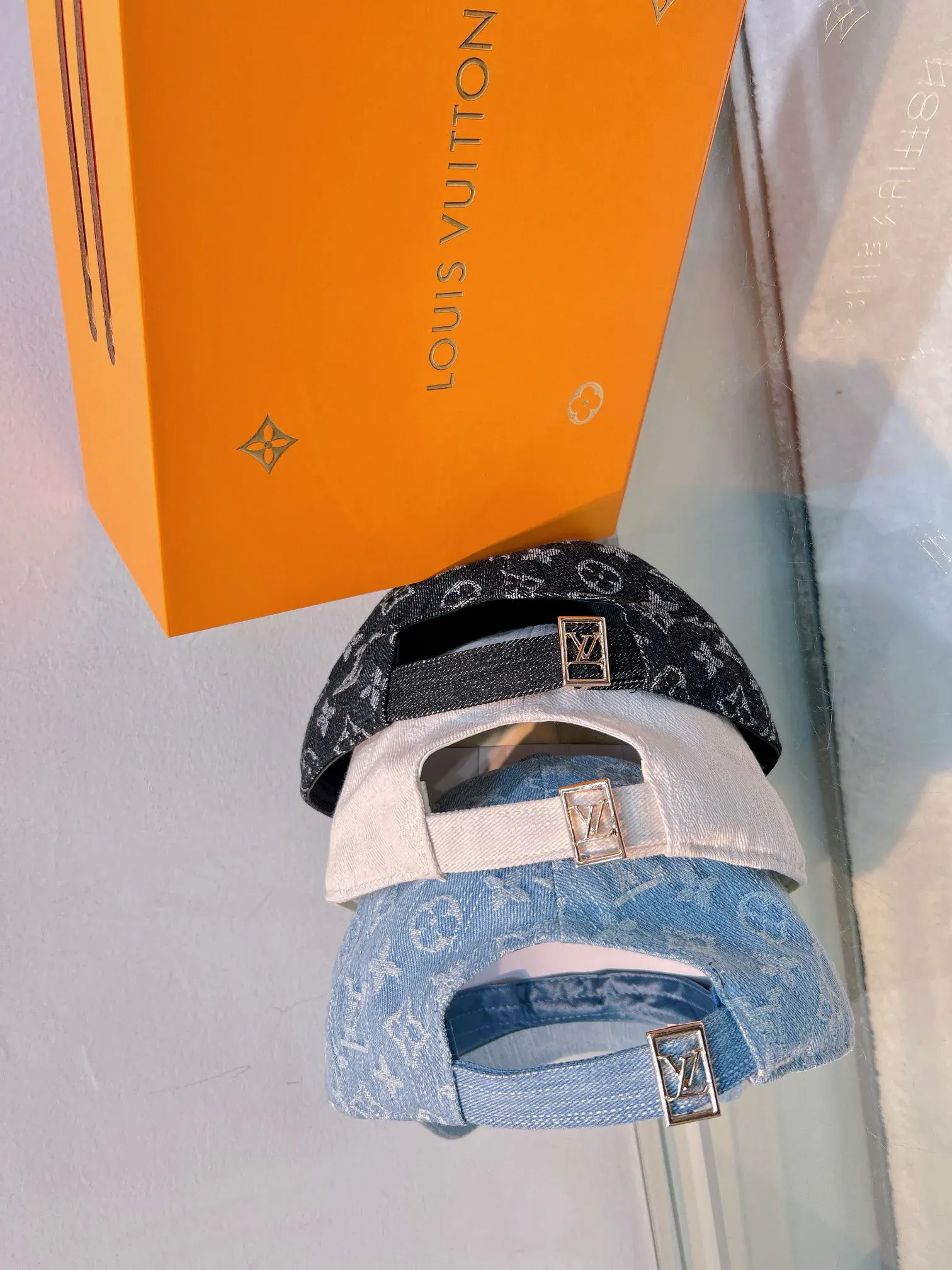 Головные Уборы Louis Vuitton 21023