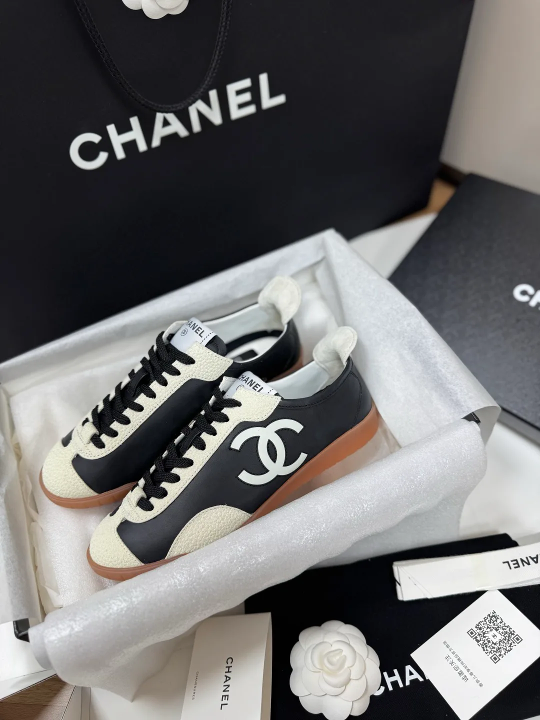 Кроссовки Женские Chanel 18223892