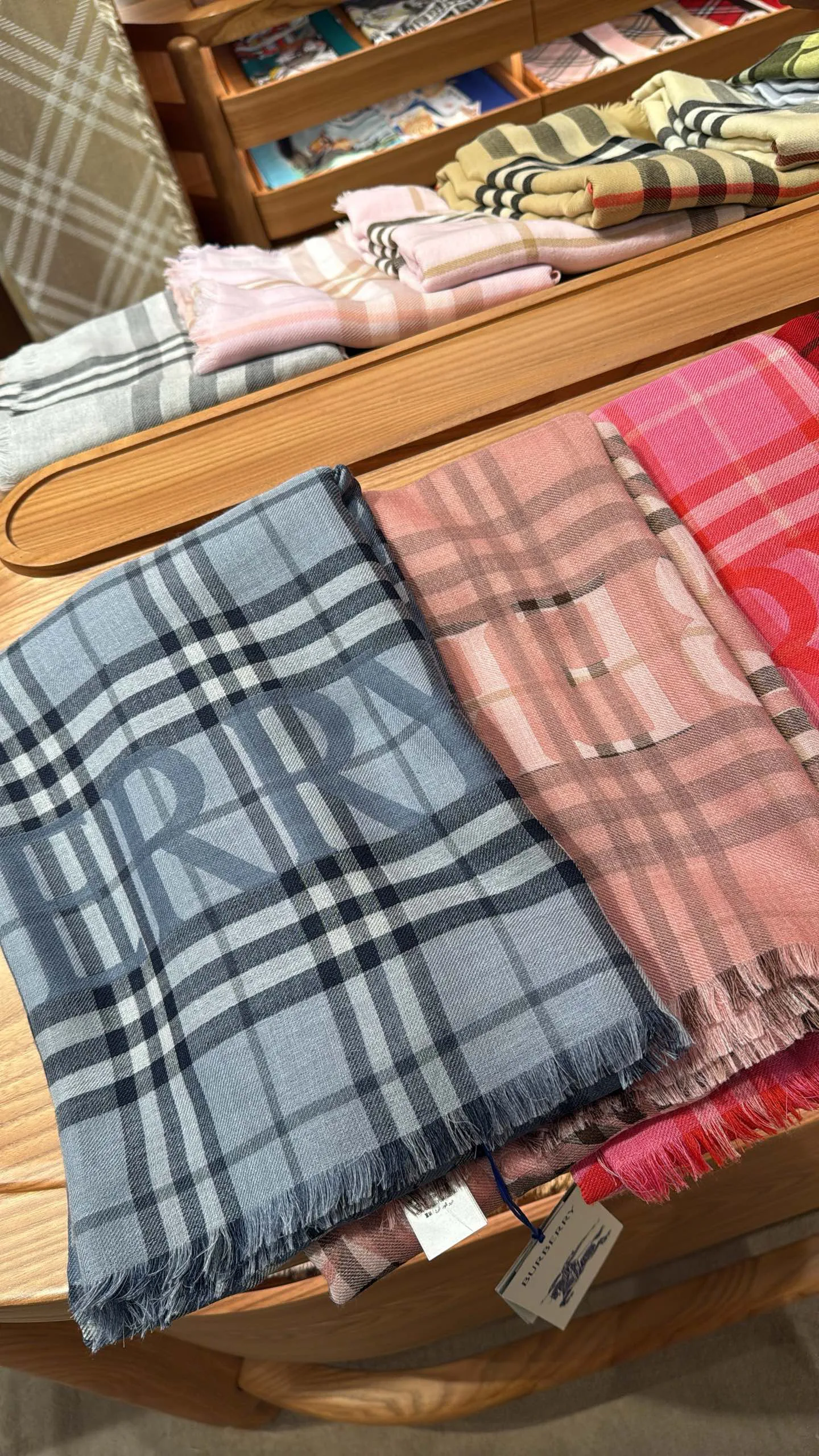 Шарфы Burberry 18093310
