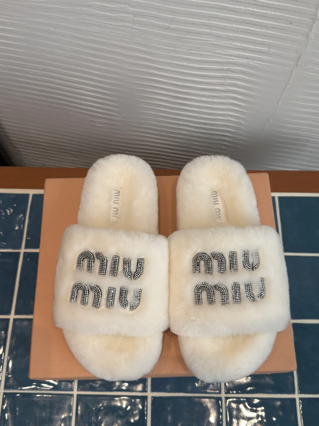 Тапочки Женские Miu Miu 17931763