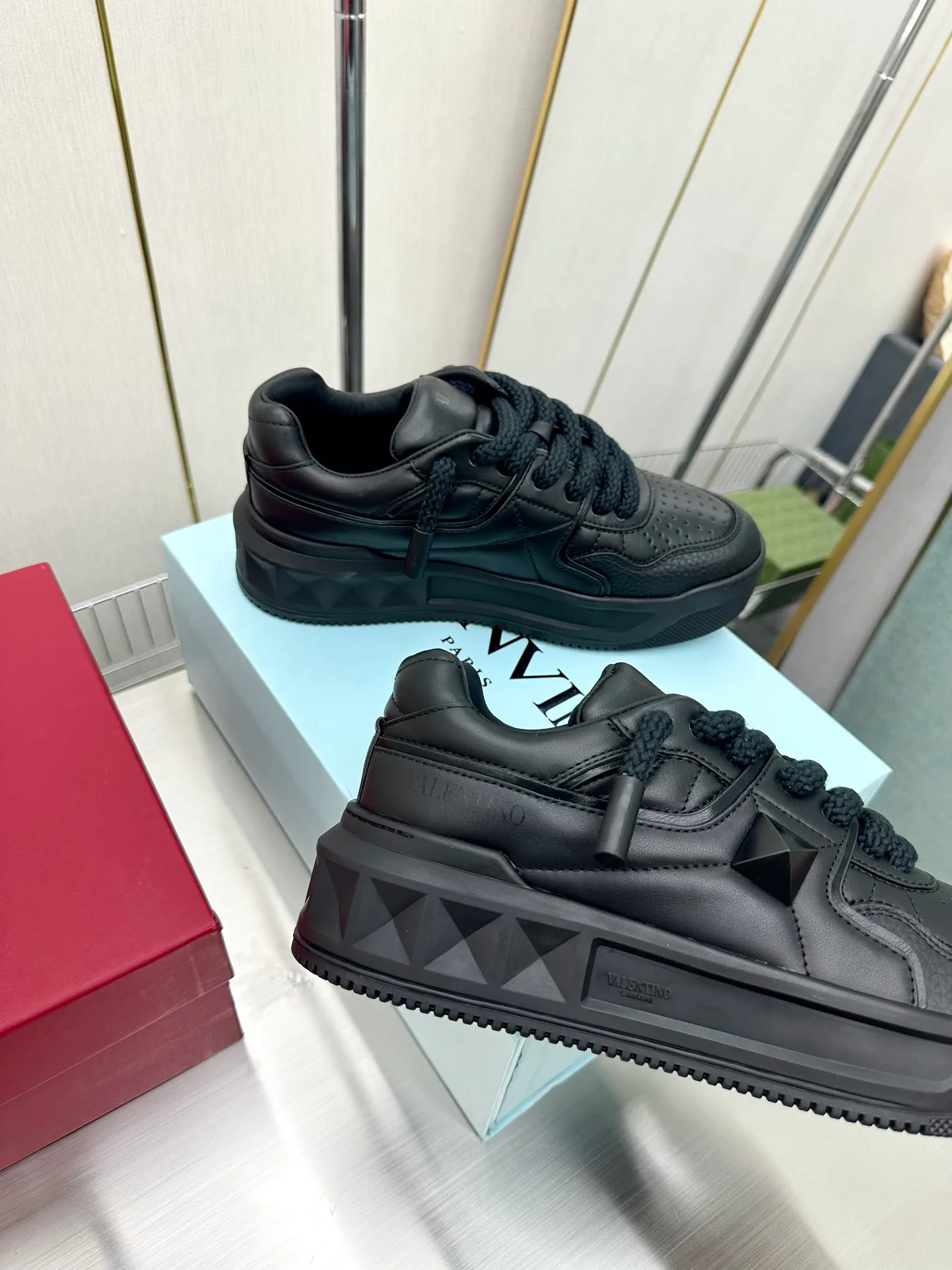 Кроссовки Женские Valentino 17904333