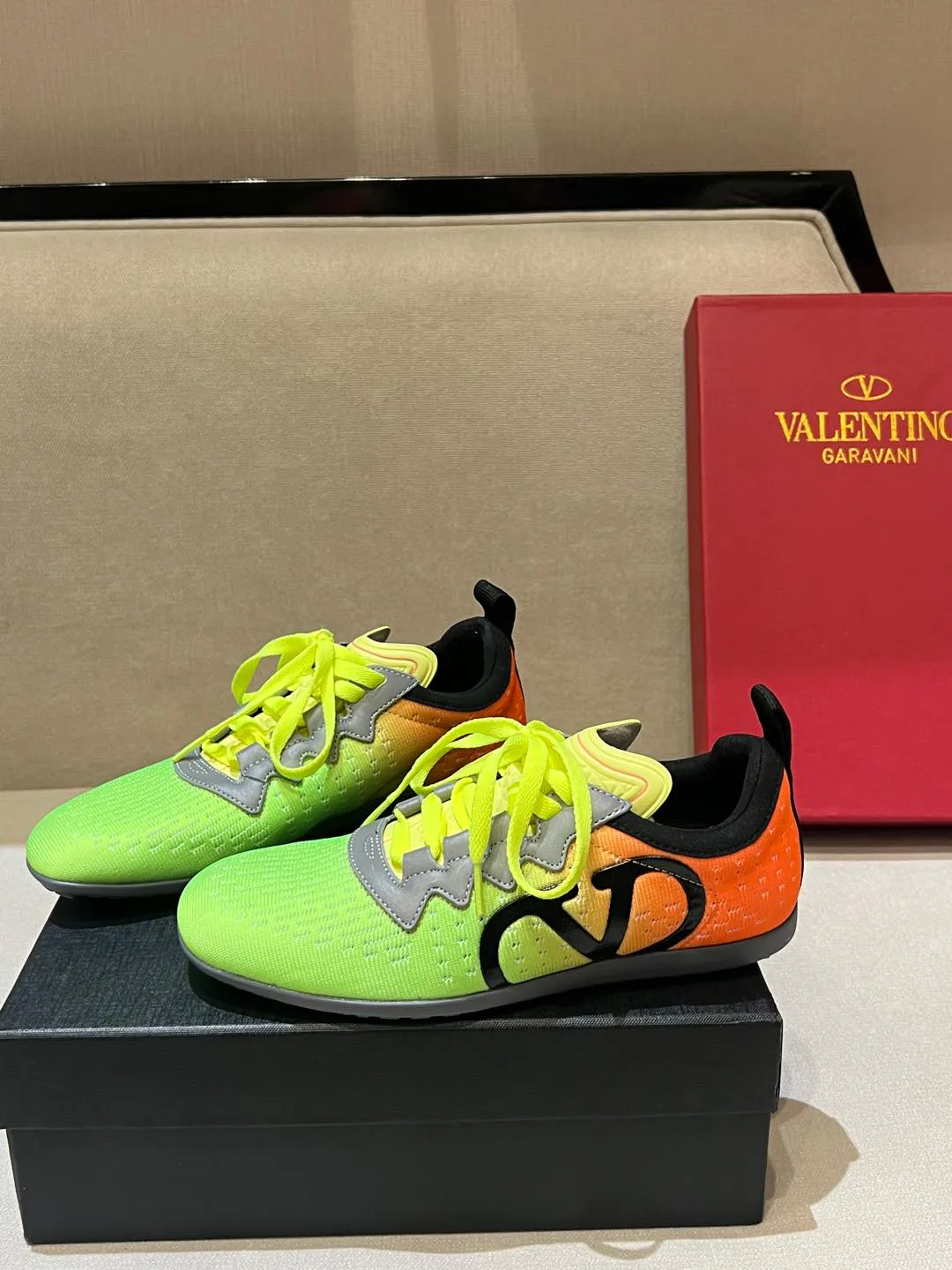 Кроссовки Женские Valentino