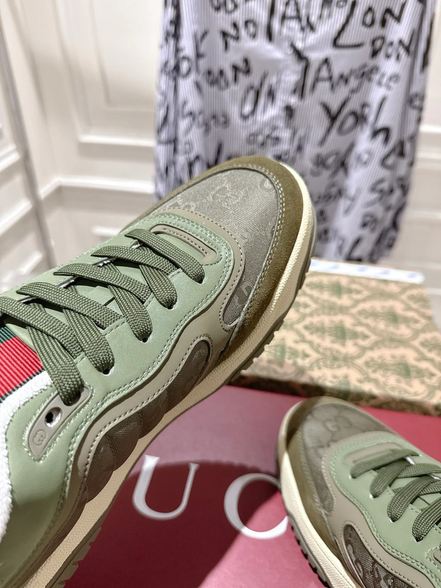 Кроссовки Женские Gucci 354832