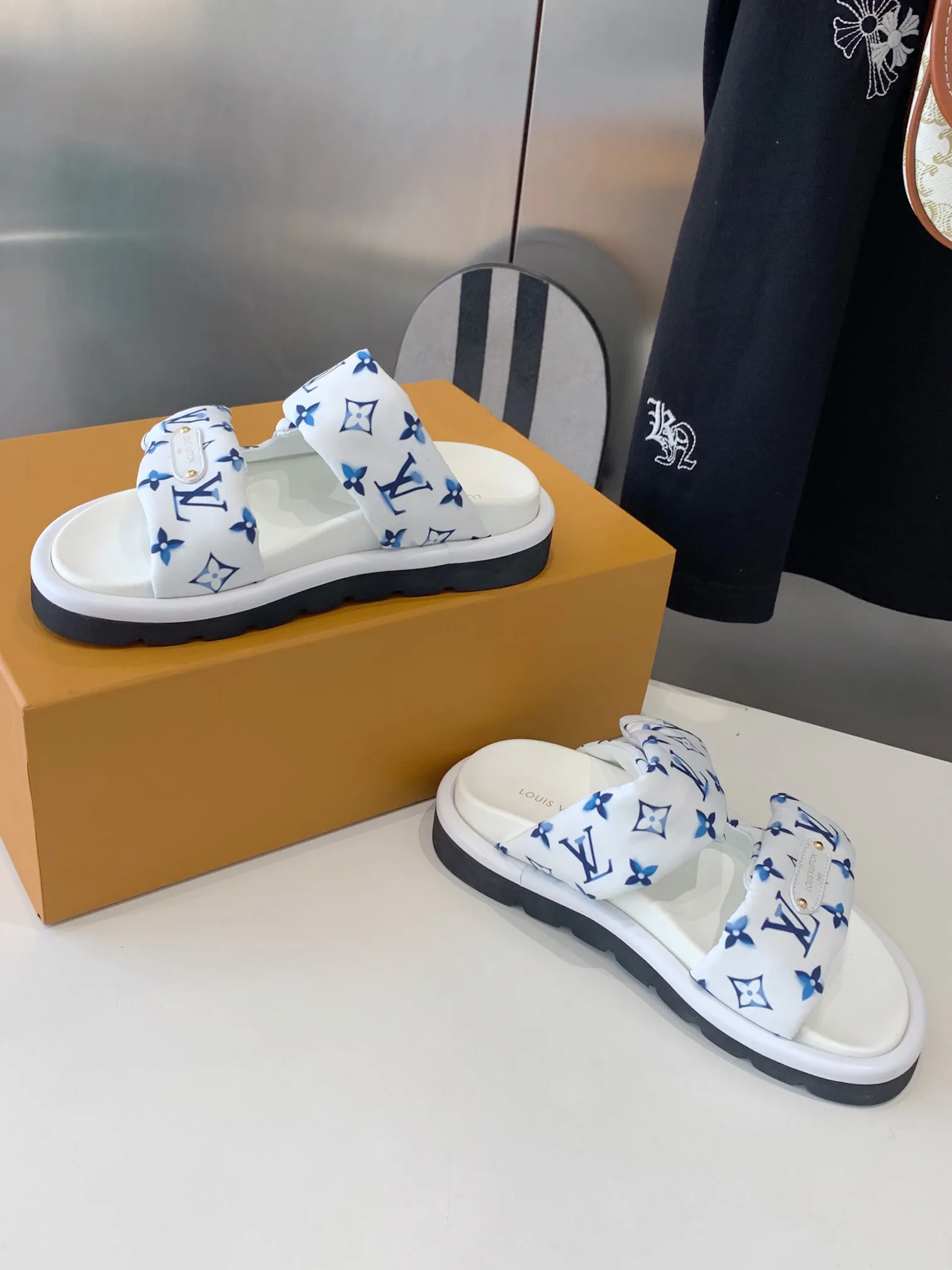 Шлепанцы Женские Louis Vuitton 26939