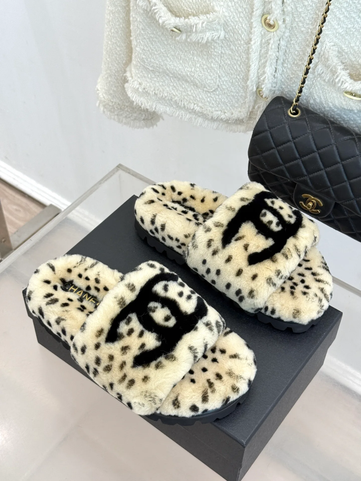 Тапочки Женские Chanel 18702871