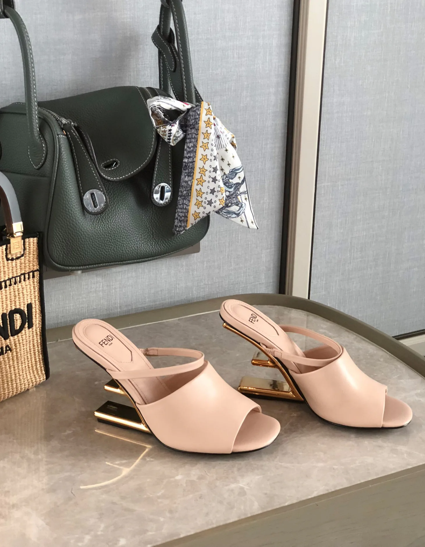 Босоножки Женские Fendi