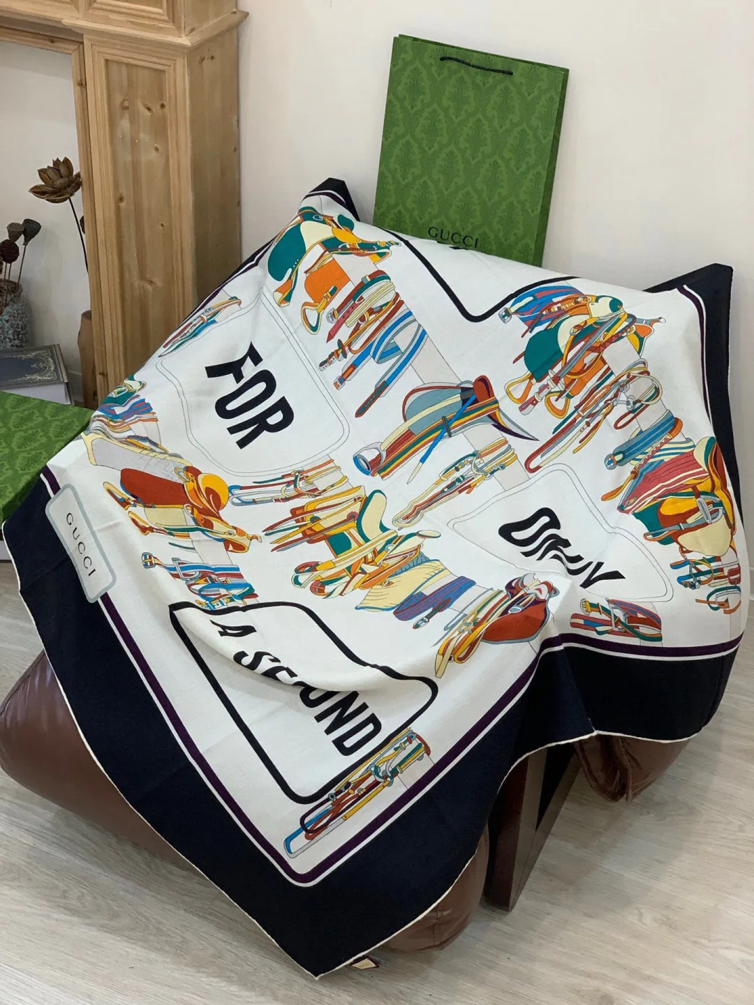 Шарфы Gucci 895185