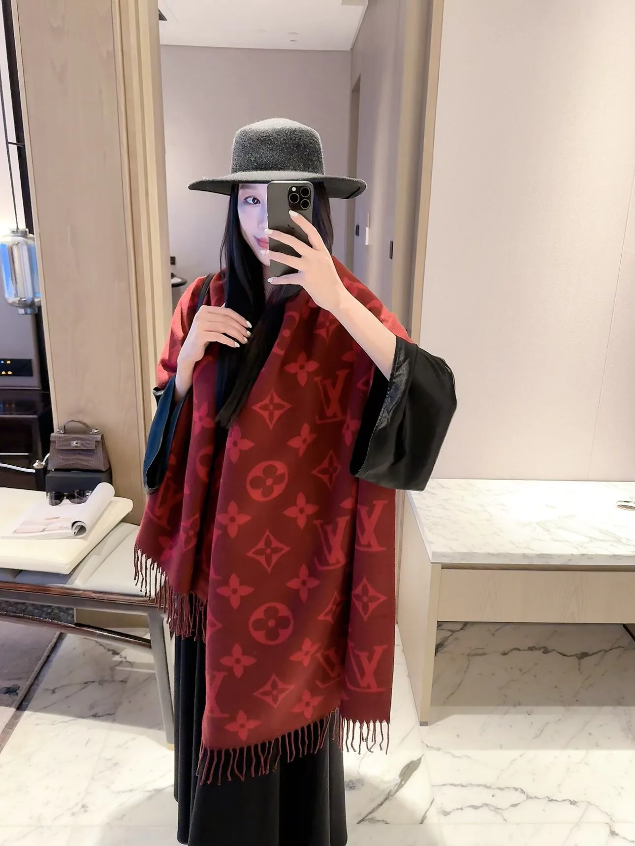 Шарфы Louis Vuitton 18322510