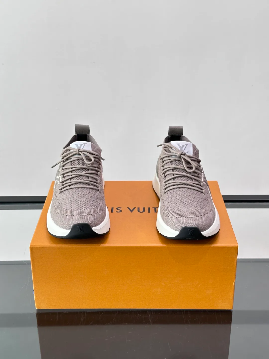 Кроссовки Мужские Louis Vuitton 18102388