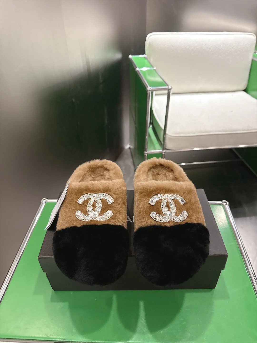 Тапочки Женские Chanel 18053386