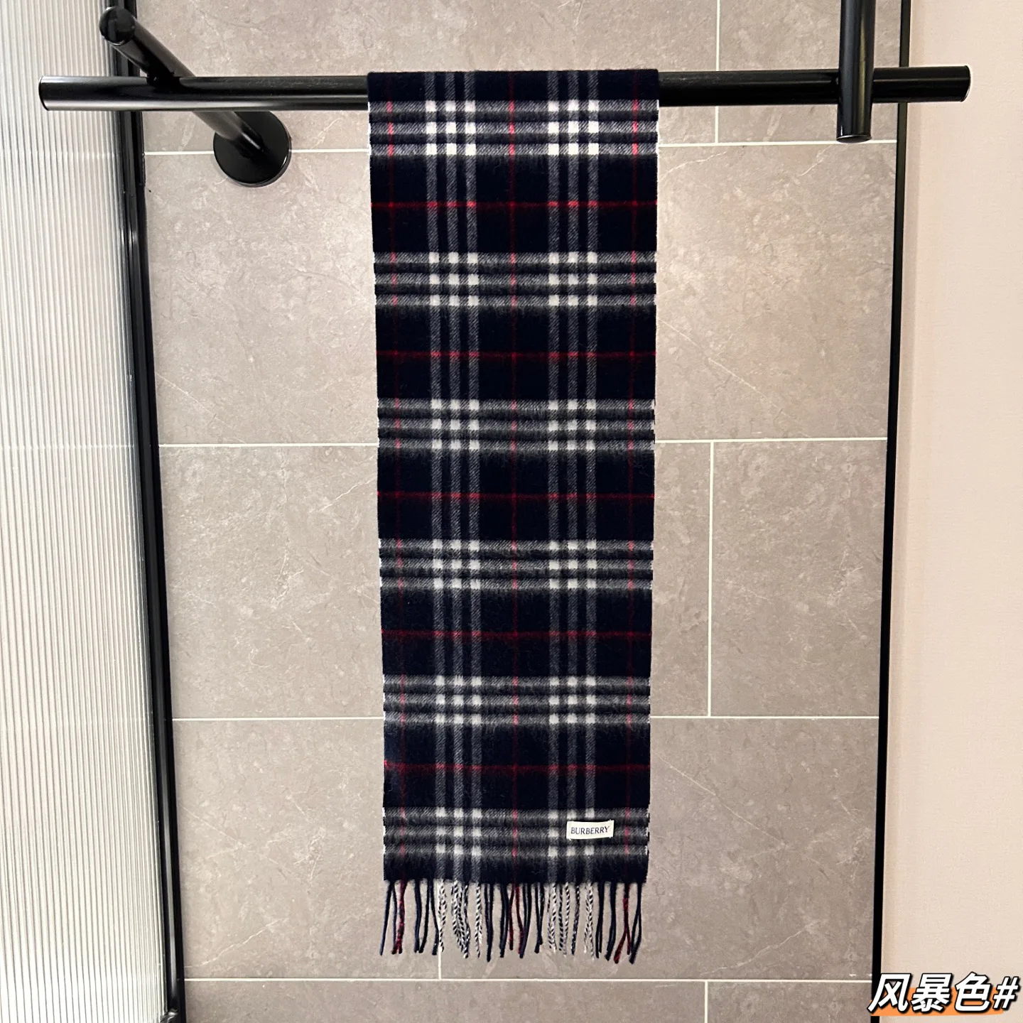 Шарфы Burberry 18507395