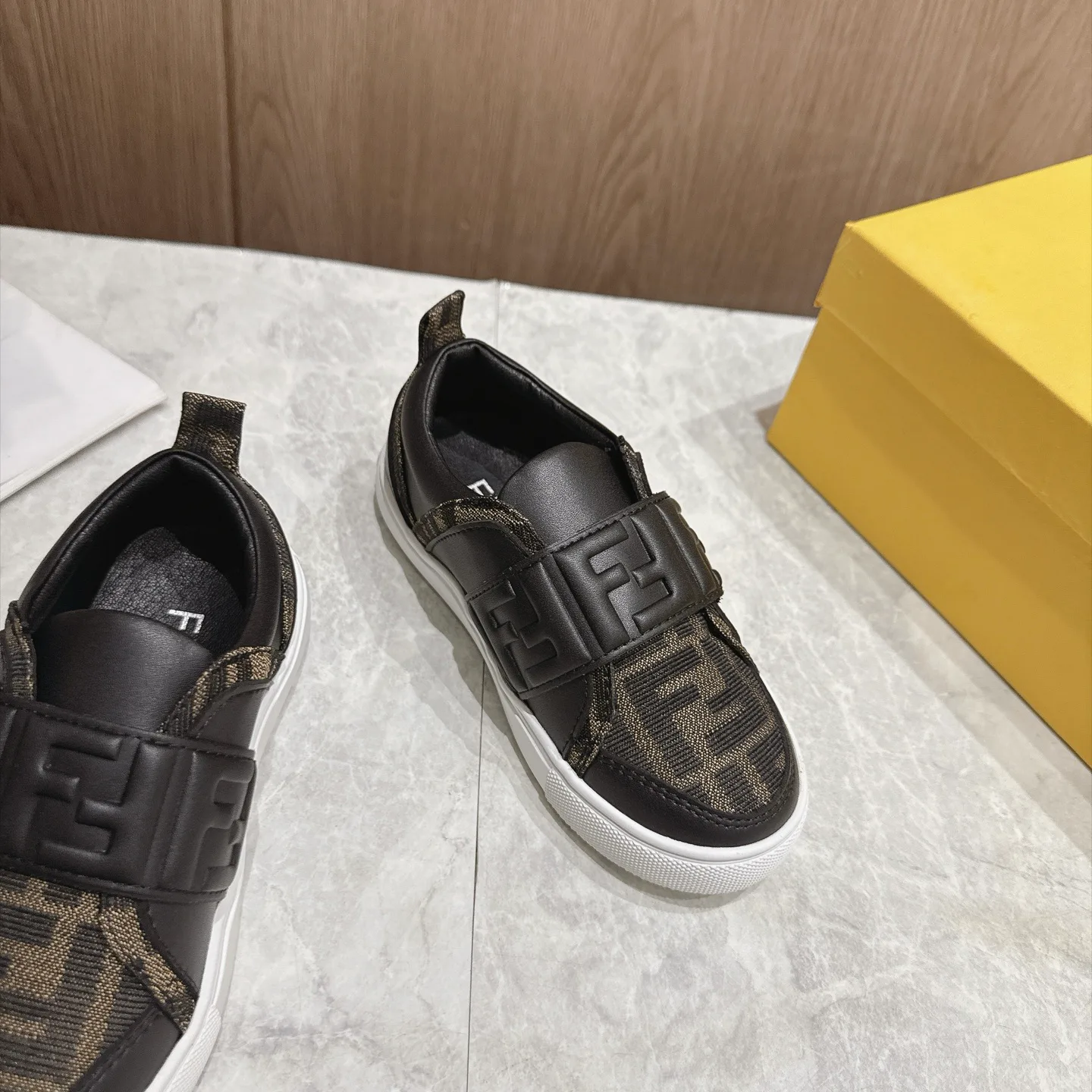 Кроссовки Мужские Fendi 18078340