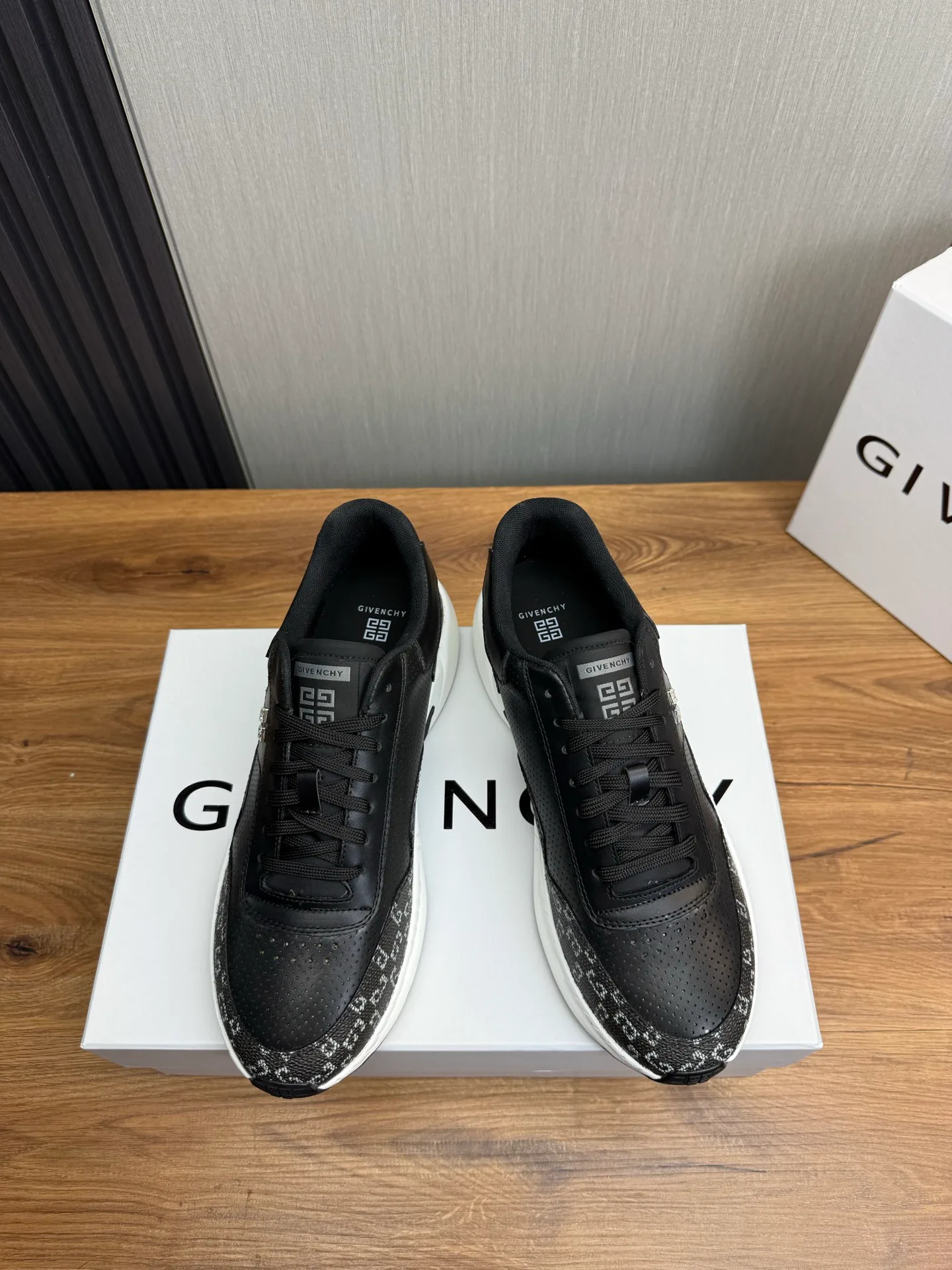 Кроссовки Мужские Givenchy 2380936