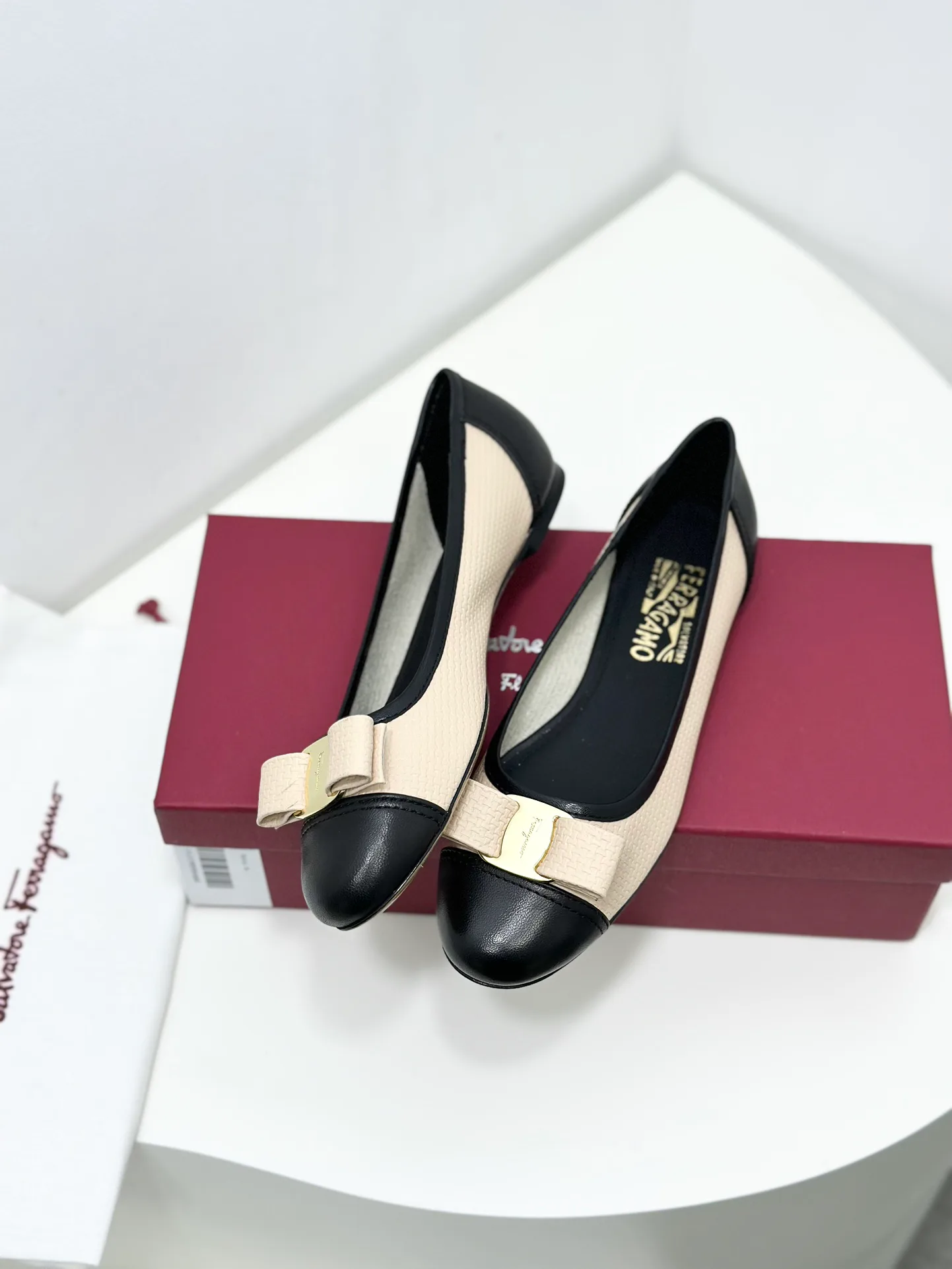 Балетки Женские Salvatore Ferragamo 11675479
