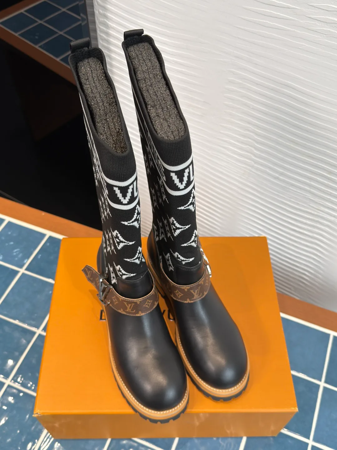 Сапоги Женские Louis Vuitton 18252044