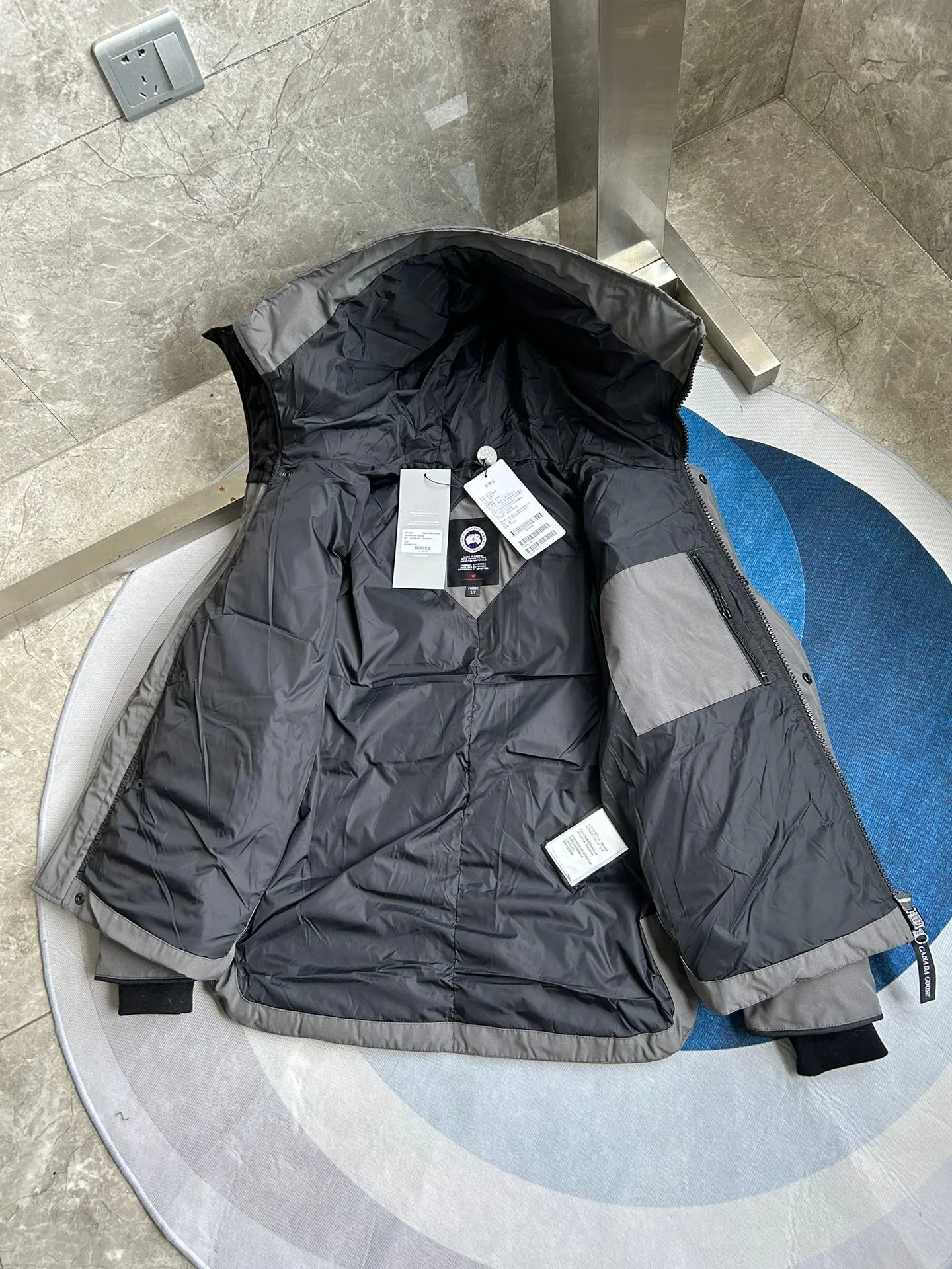 Куртки И Пуховики Женские Canada Goose 18111611