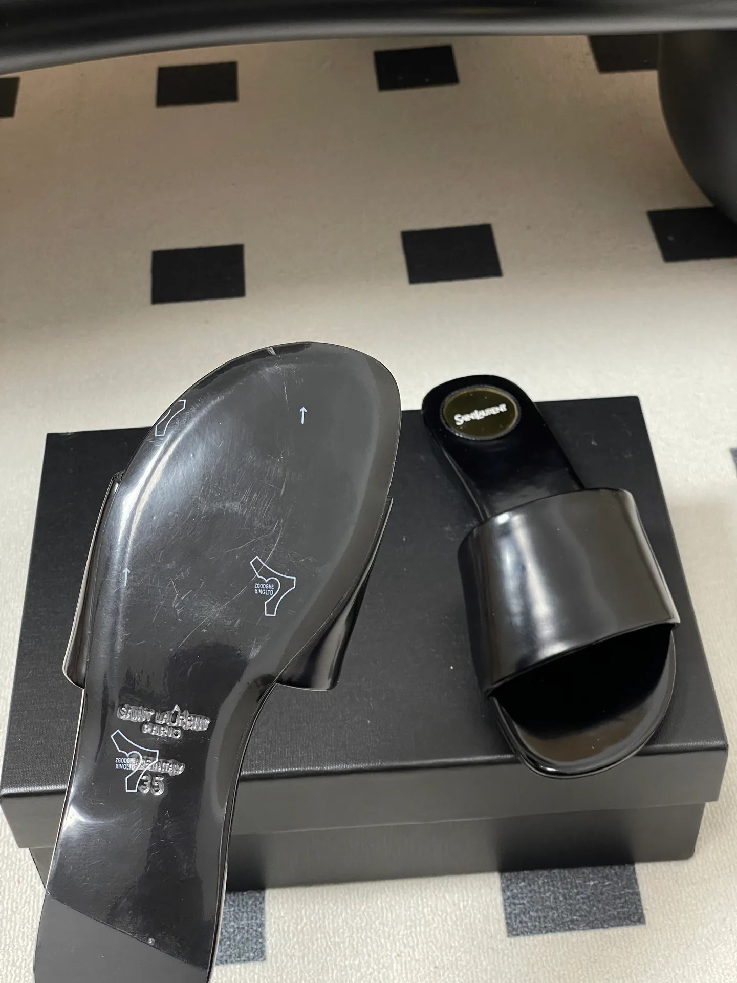 Шлепанцы Женские Saint Laurent 855430