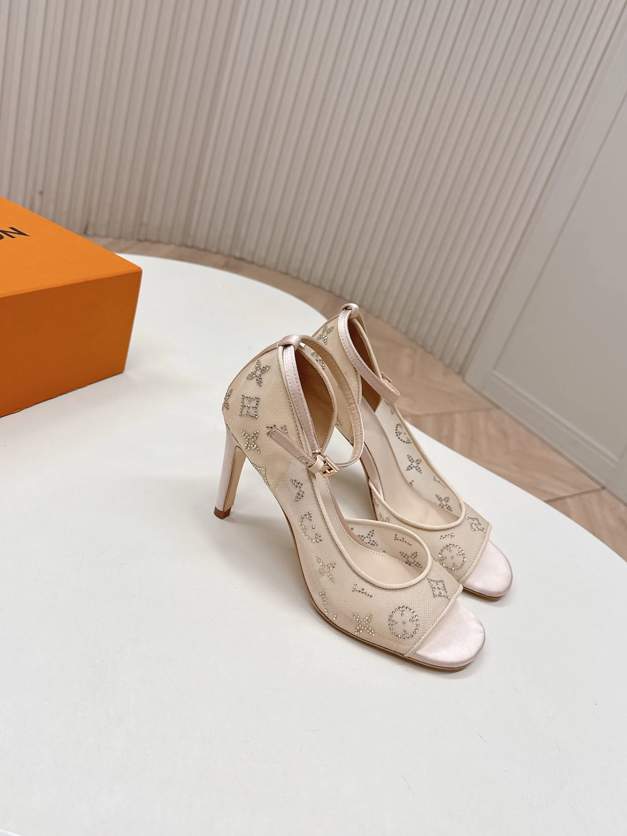 Босоножки Женские Louis Vuitton 11545450