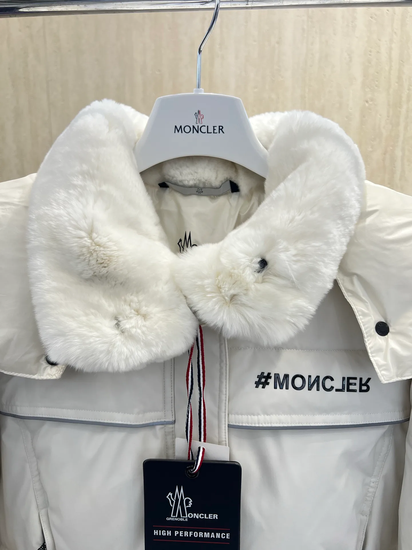 Куртки И Пуховики Женские Moncler 19628752