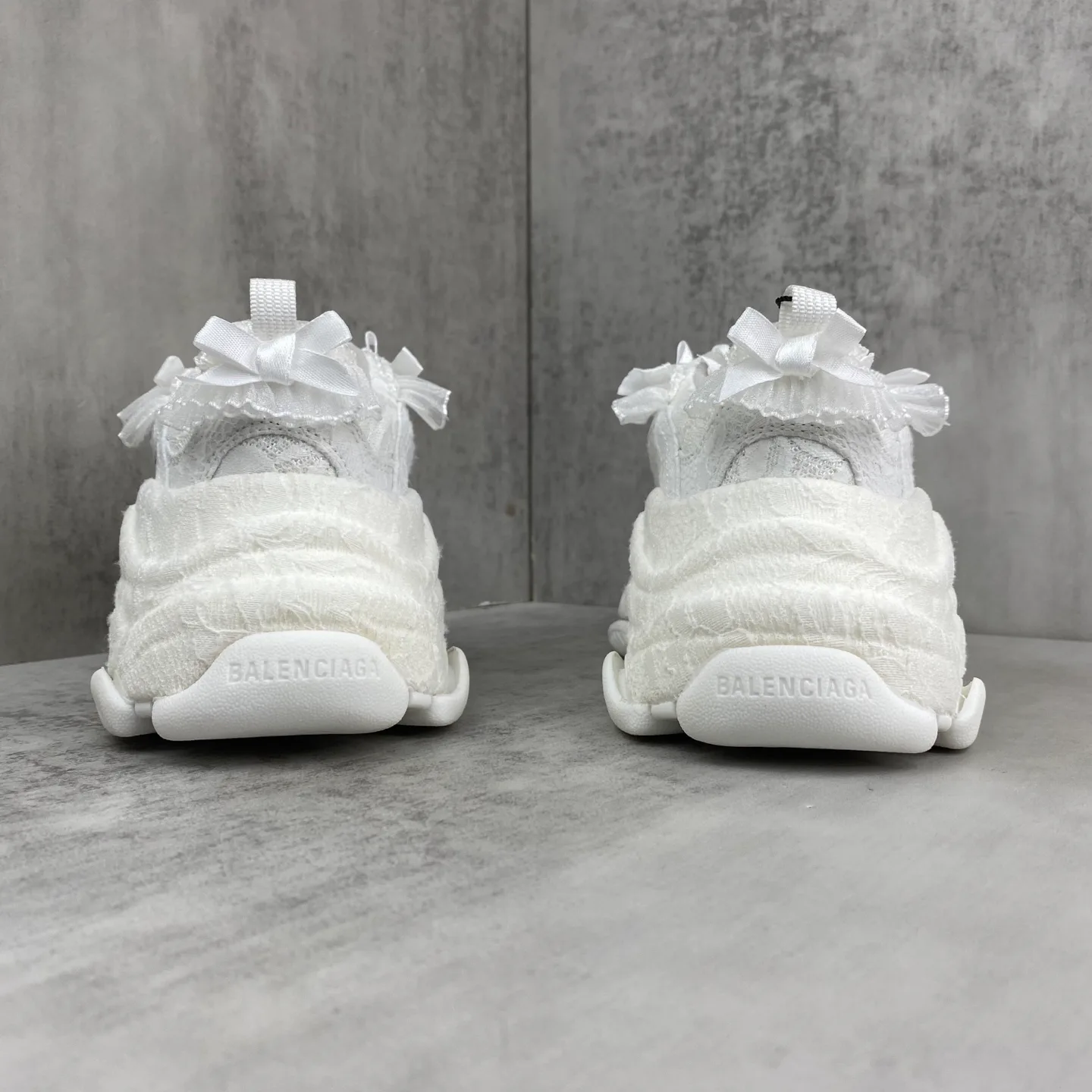 Кроссовки Женские Balenciaga 18686631
