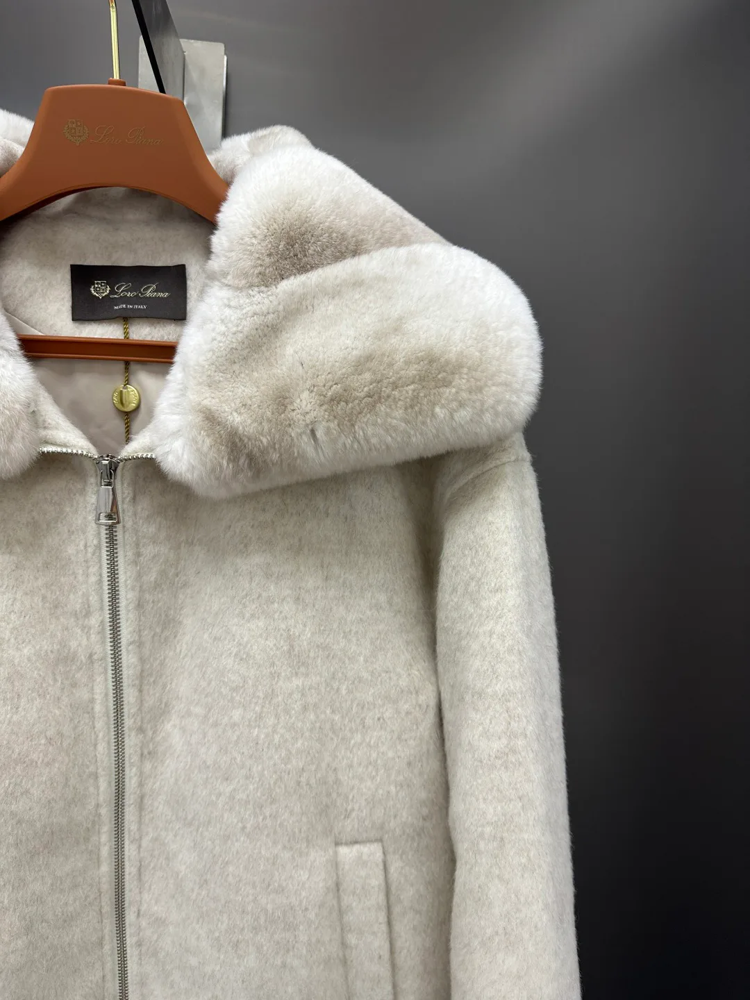 Куртки И Пуховики Женские Loro Piana 18702452