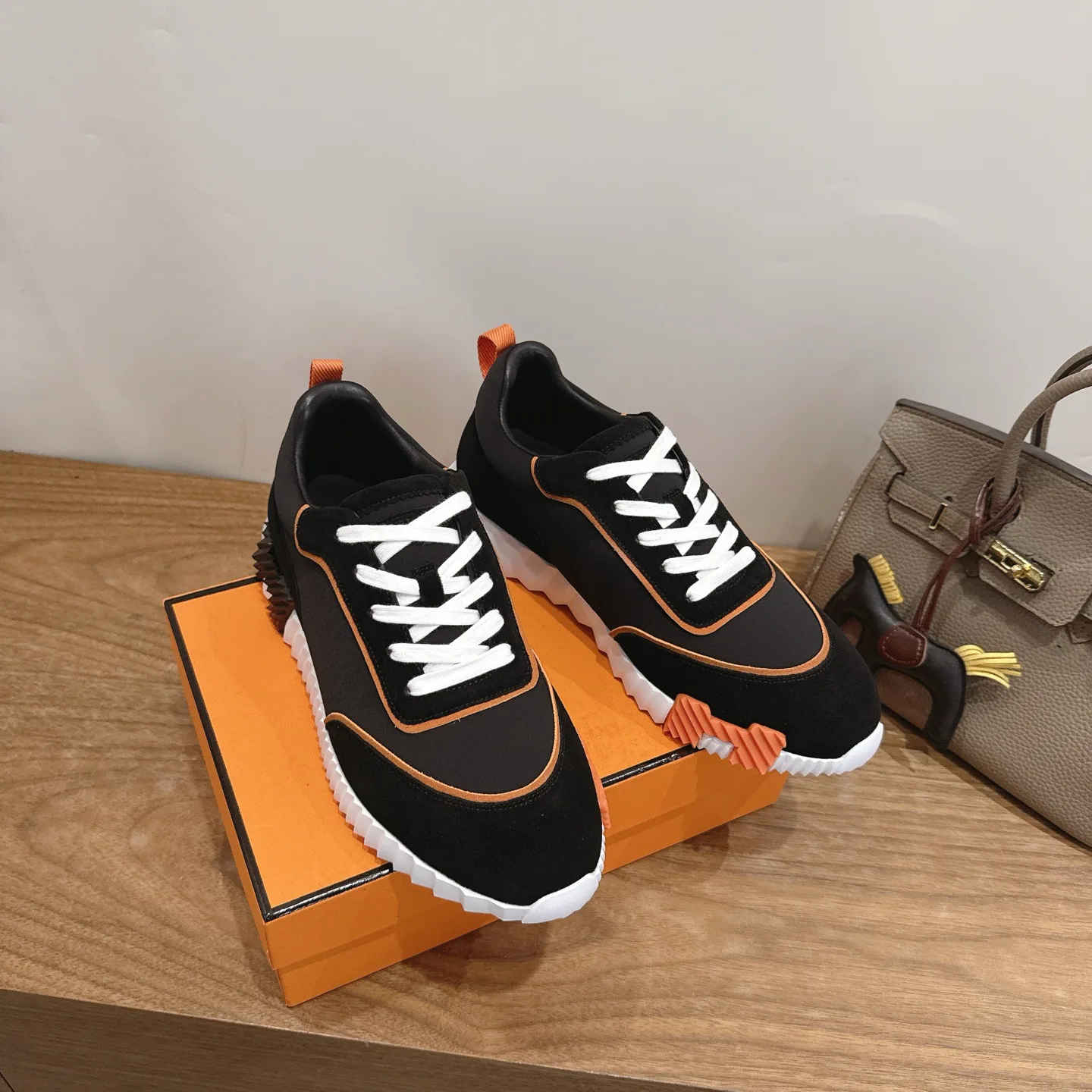 Кроссовки Женские Hermes 18729689
