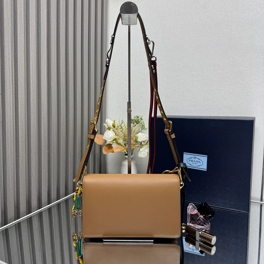 Классические Сумки Женские Prada 9872263